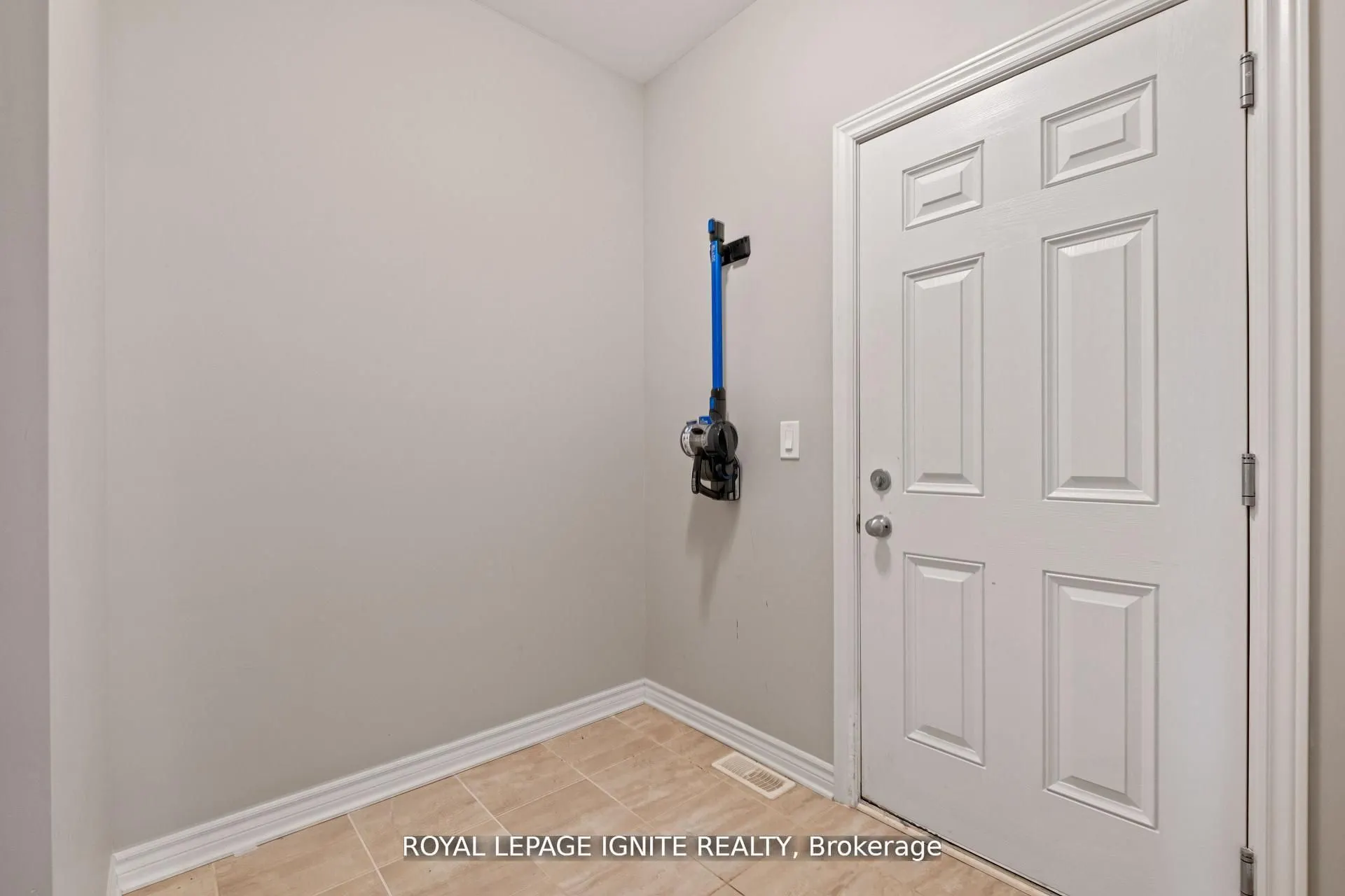 866 Riverview Way