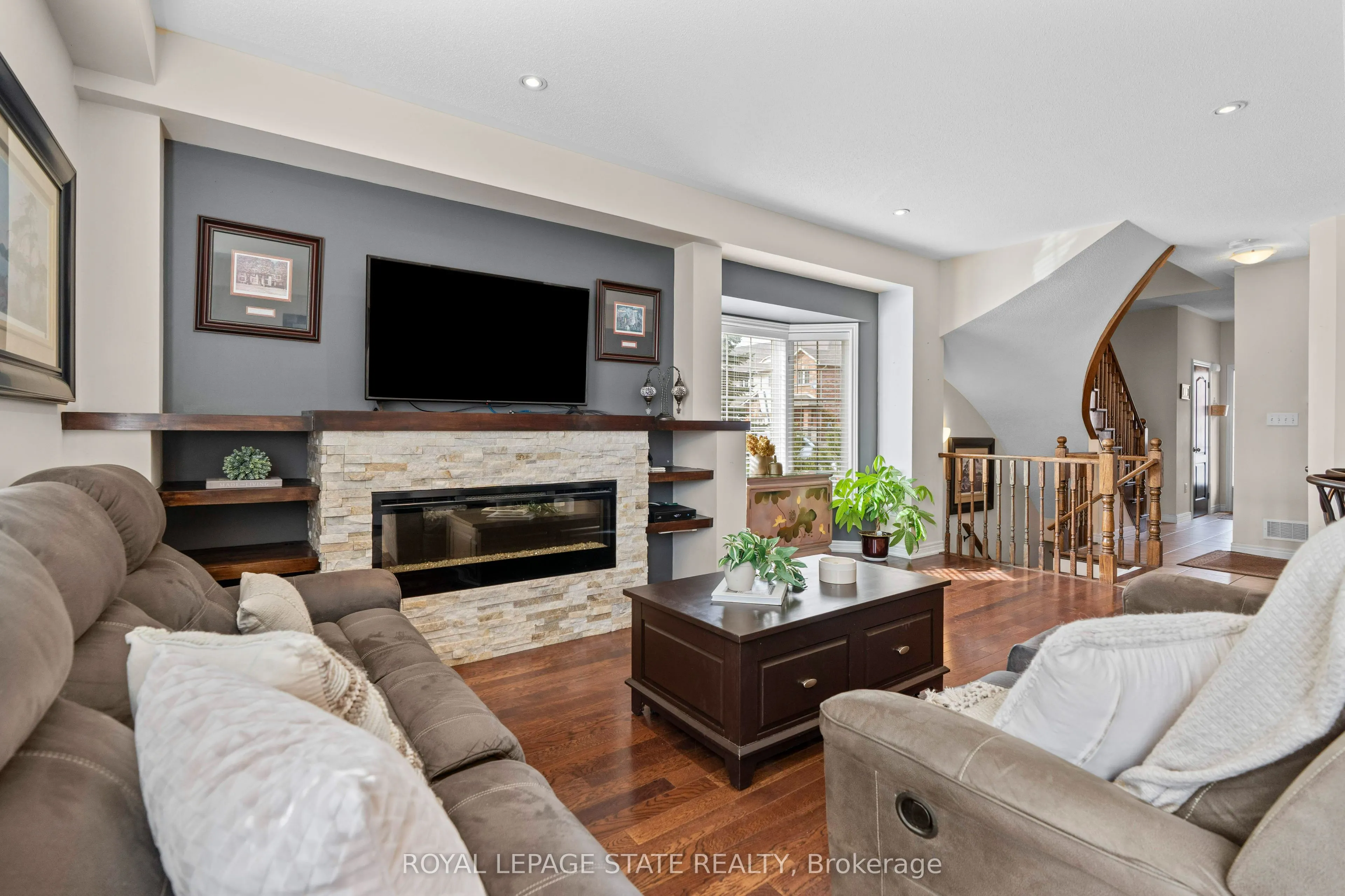 27 Marina Point Crescent