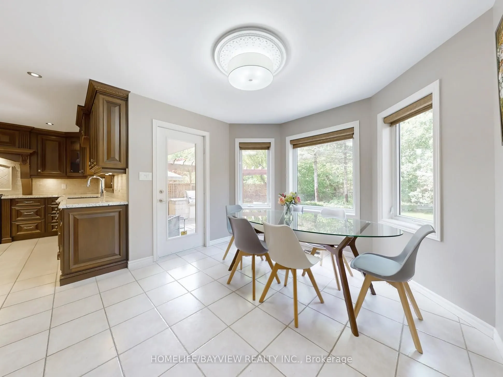 574 Sandbanks Crescent