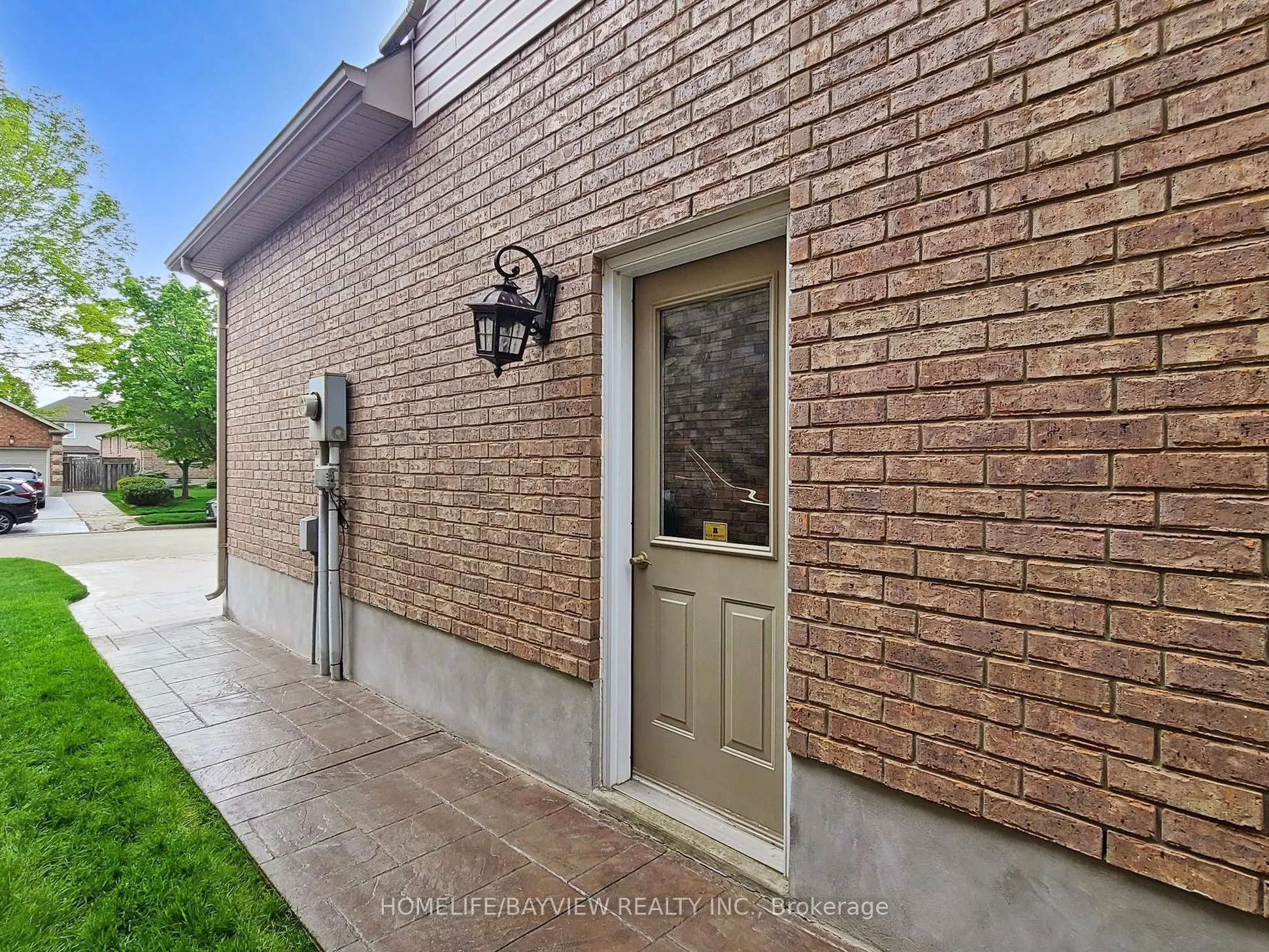 574 Sandbanks Crescent