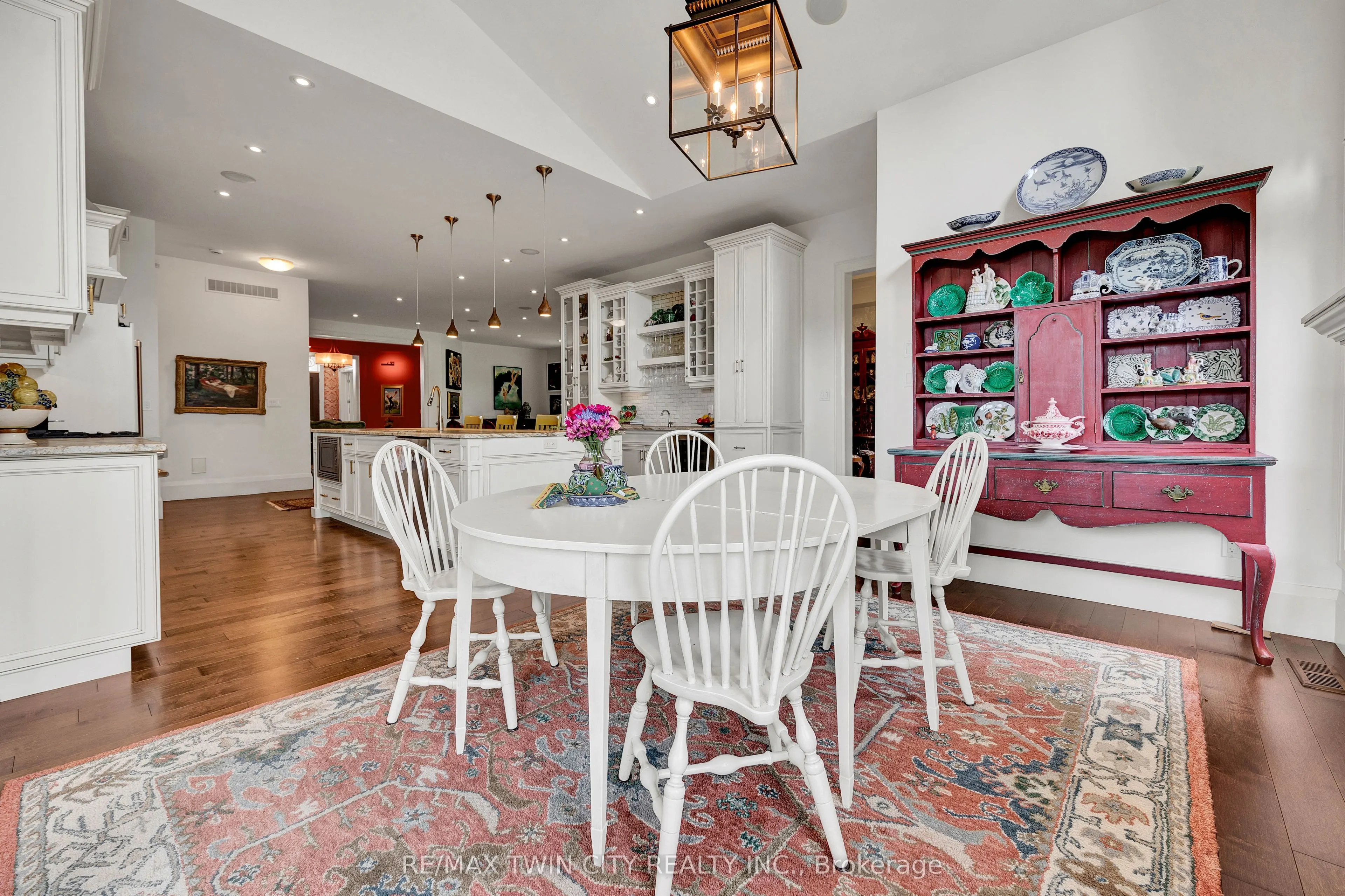 585 Regal Place