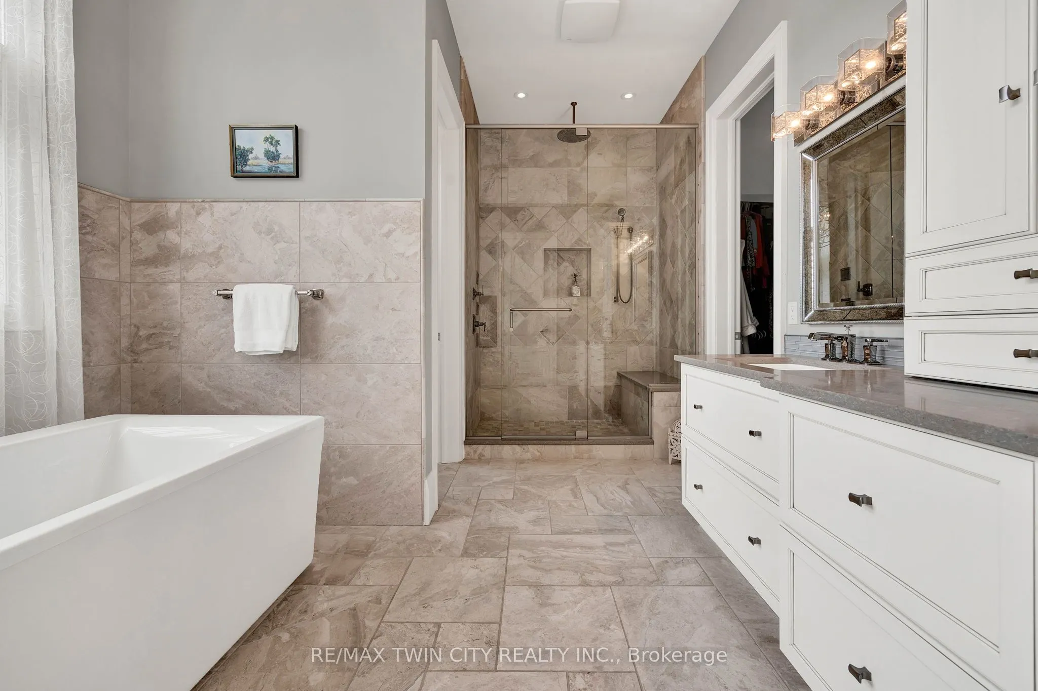 585 Regal Place