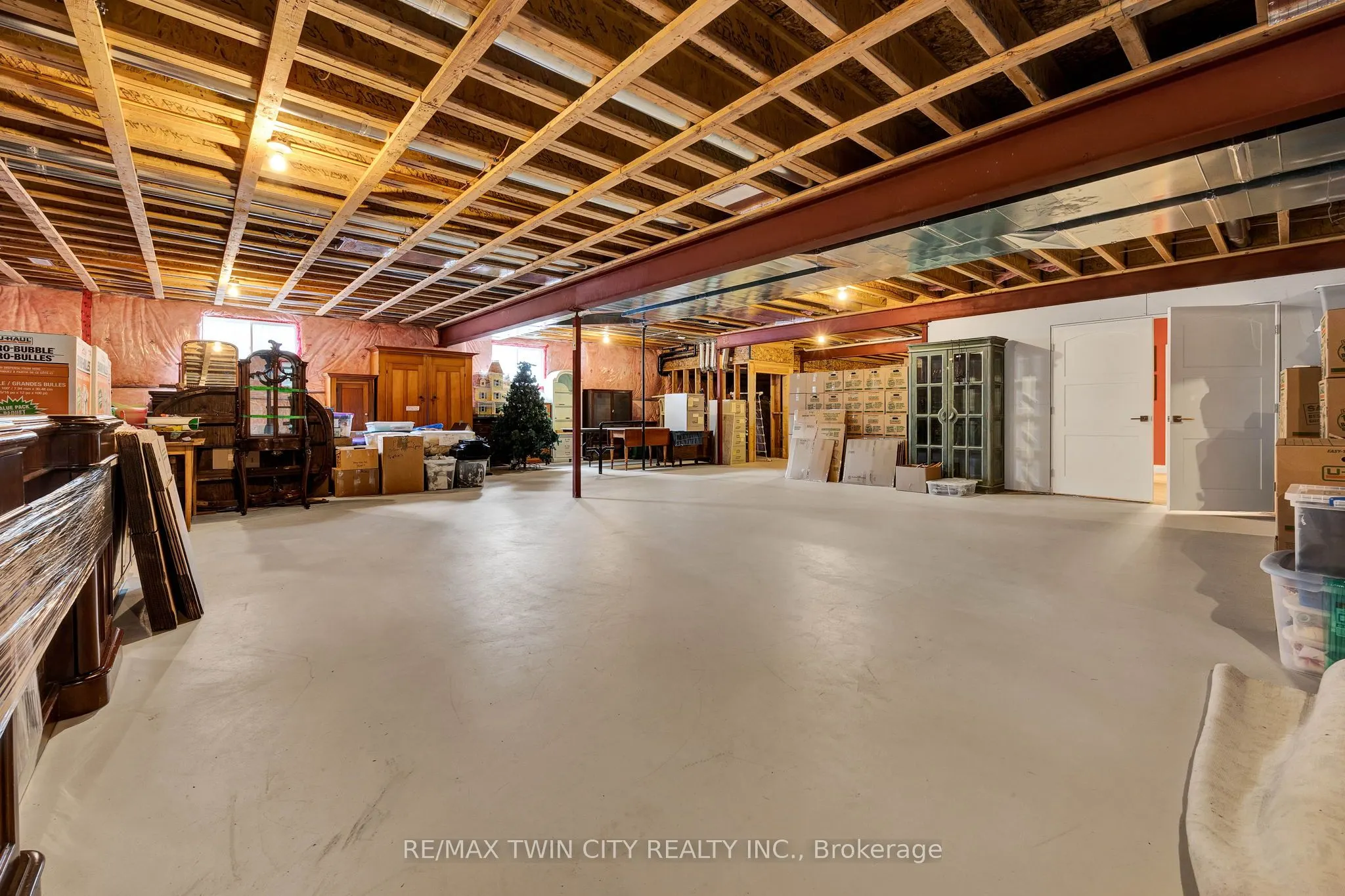 585 Regal Place
