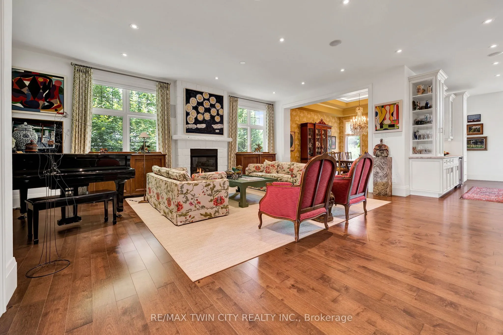 585 Regal Place