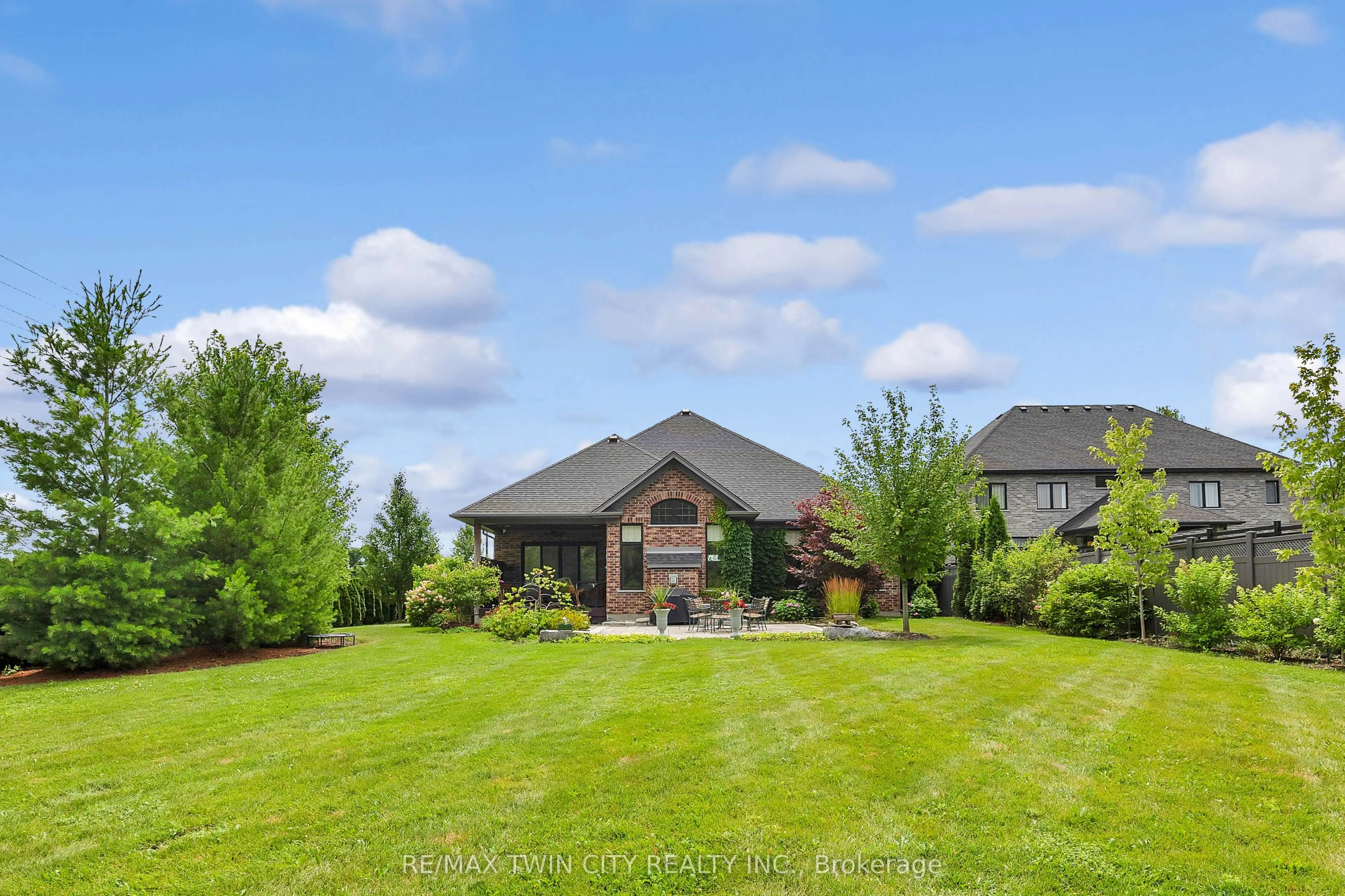 585 Regal Place