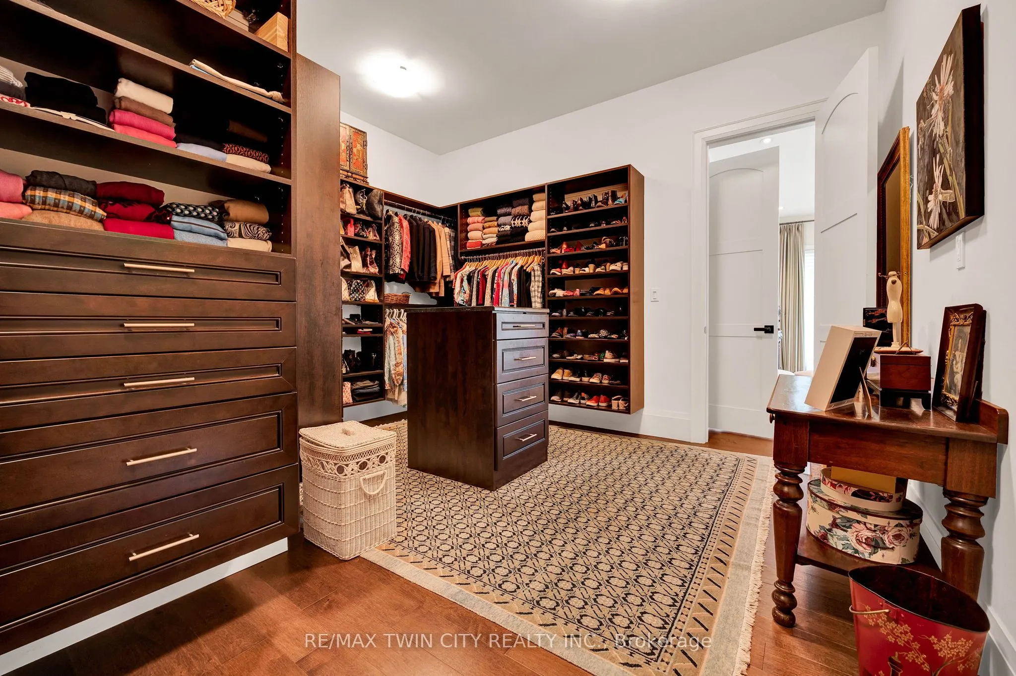 585 Regal Place