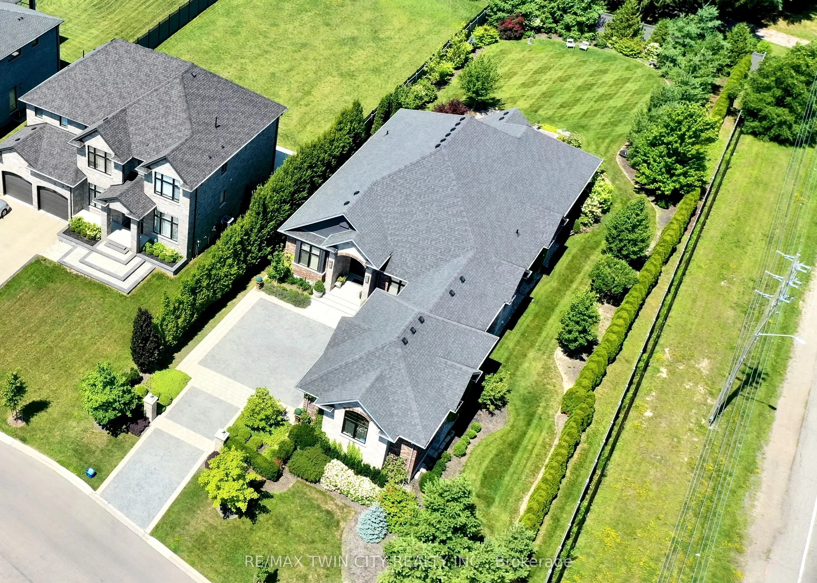 585 Regal Place
