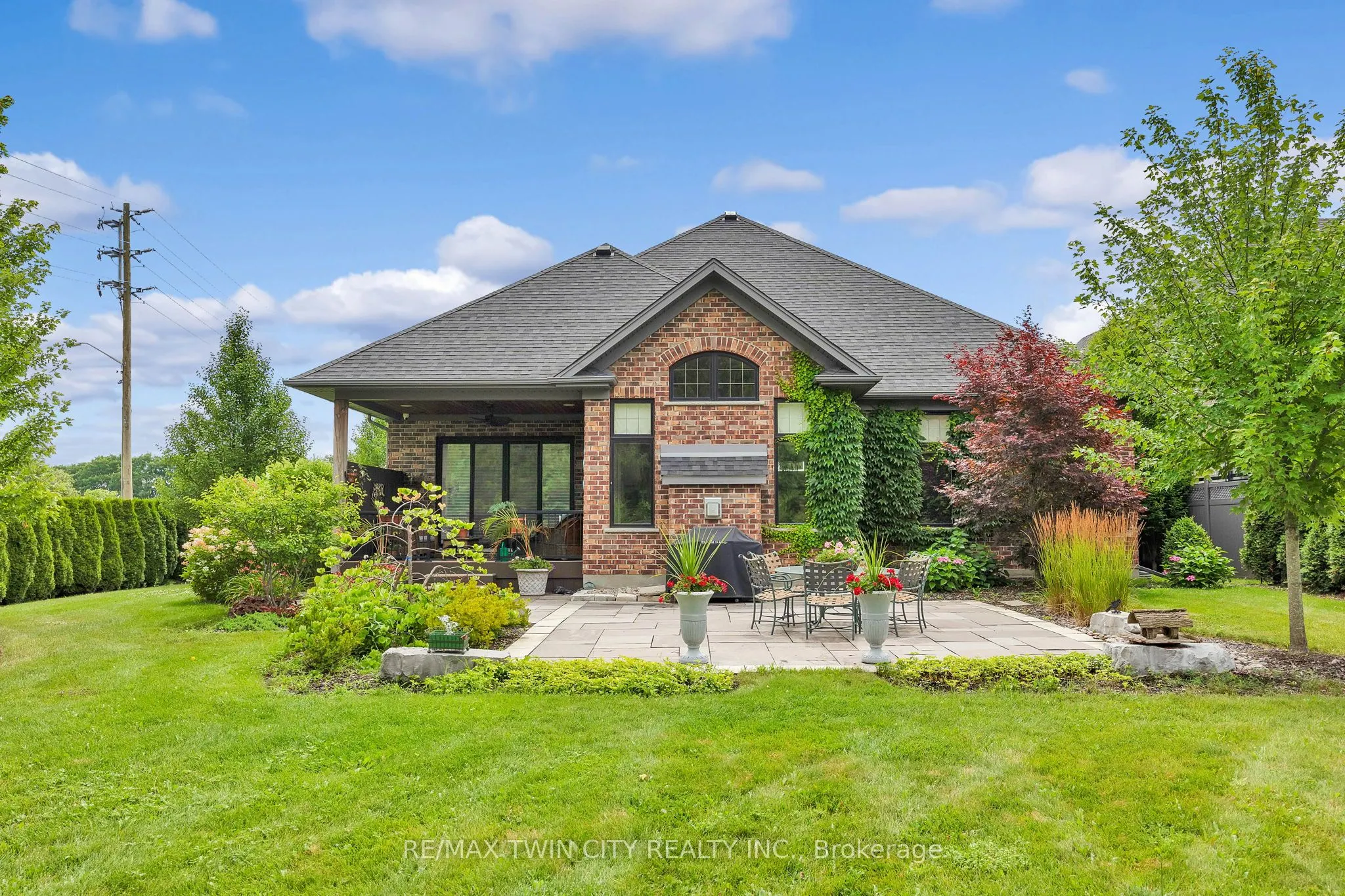 585 Regal Place