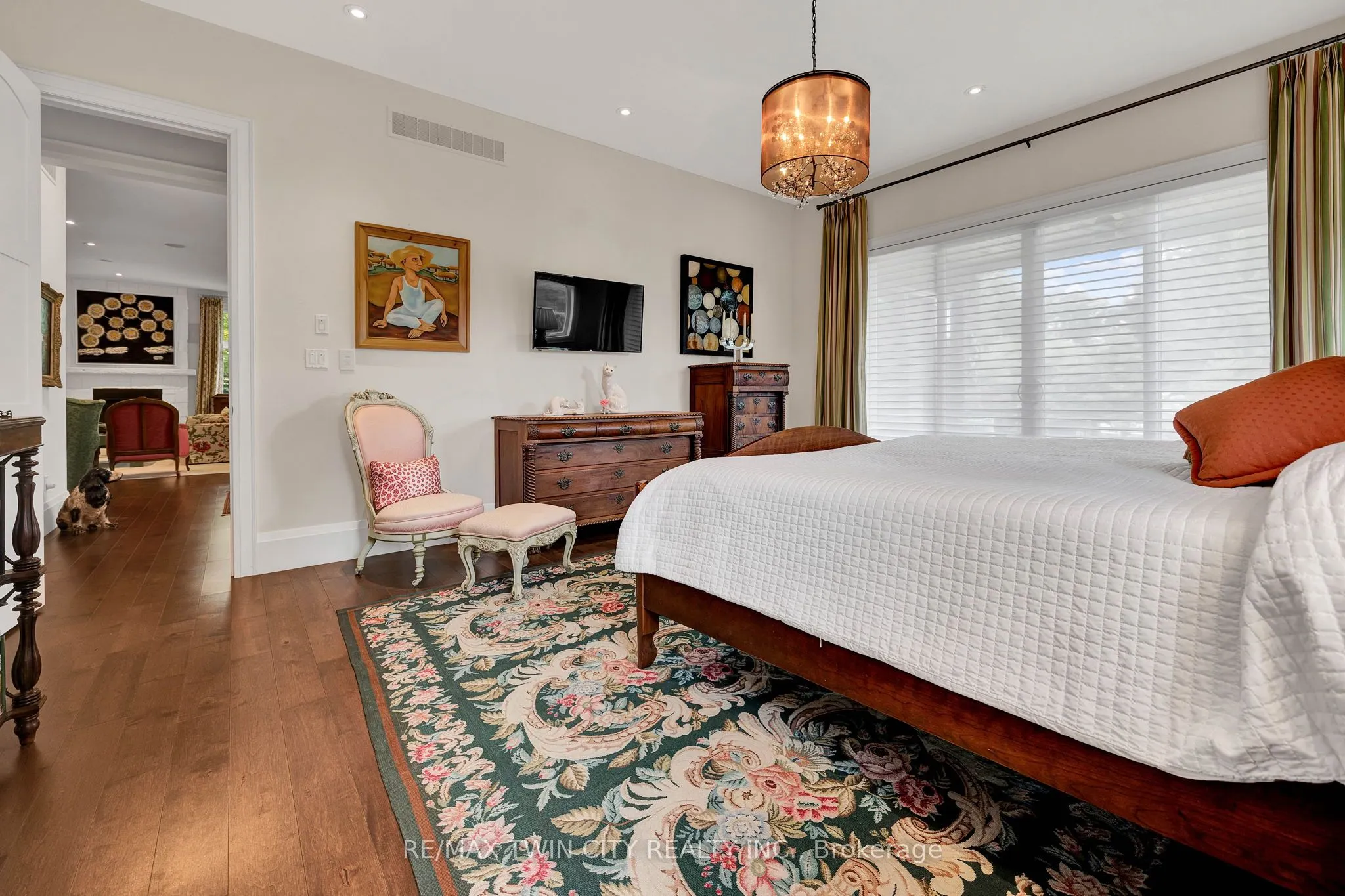 585 Regal Place