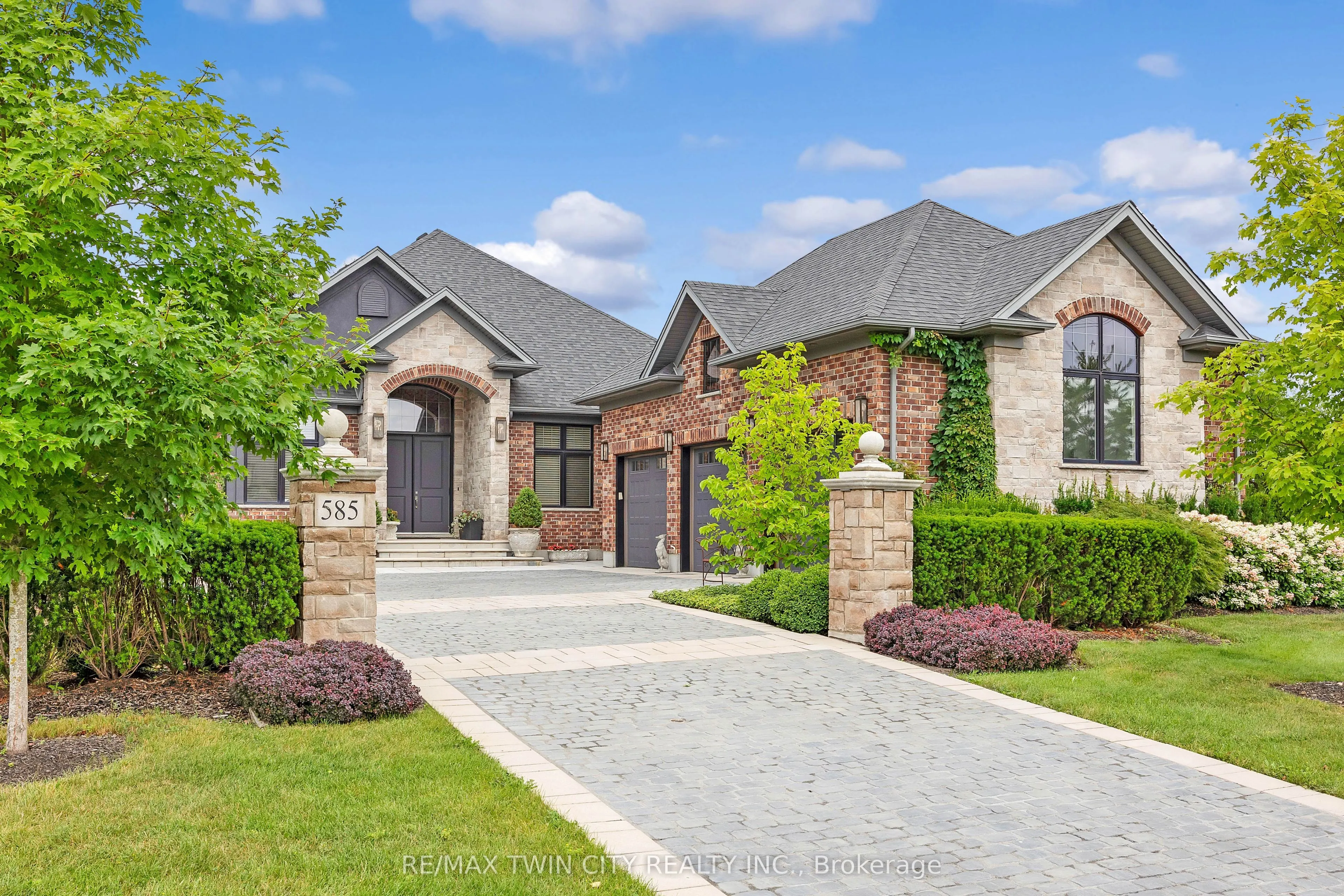 585 Regal Place