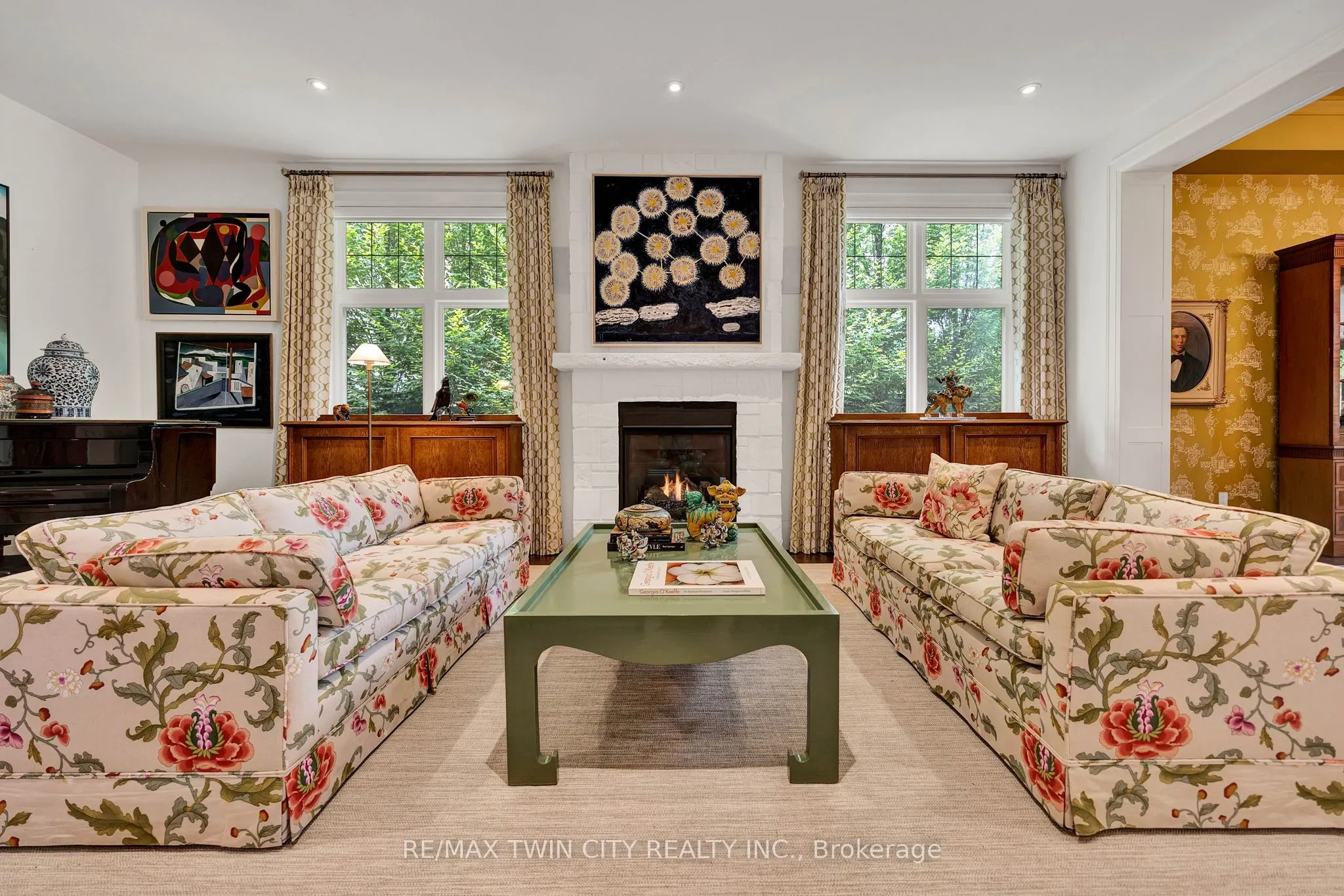 585 Regal Place