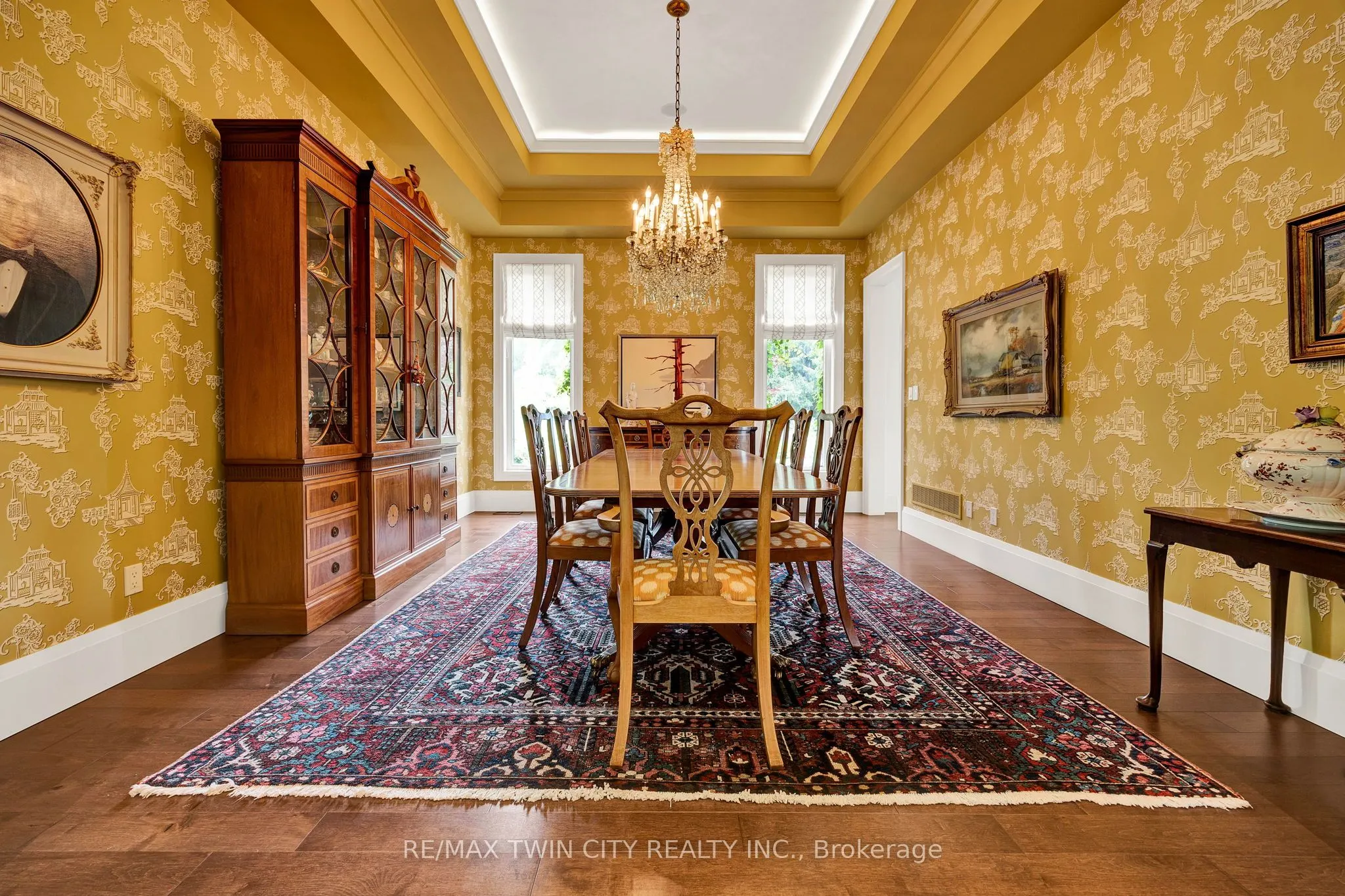 585 Regal Place
