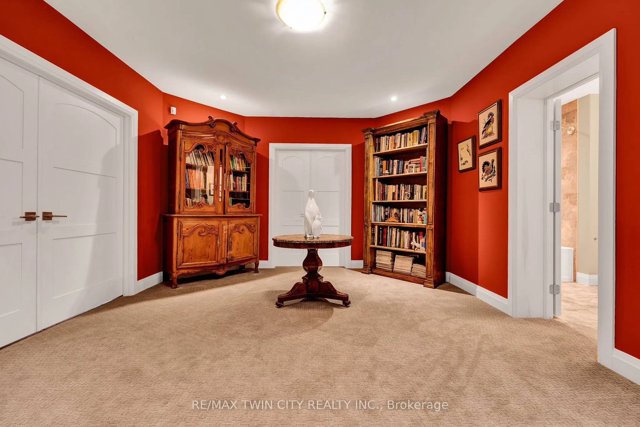 585 Regal Place