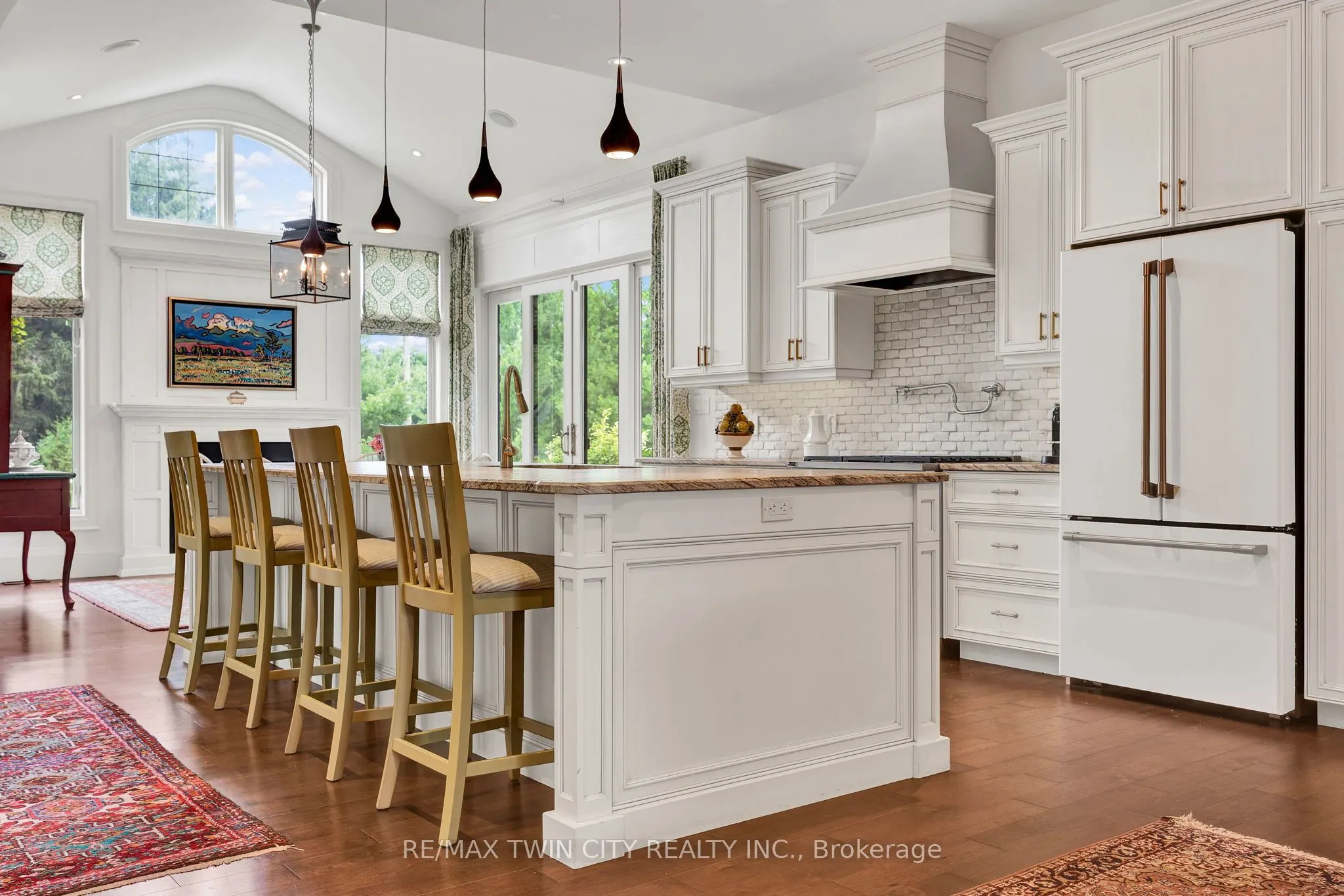 585 Regal Place
