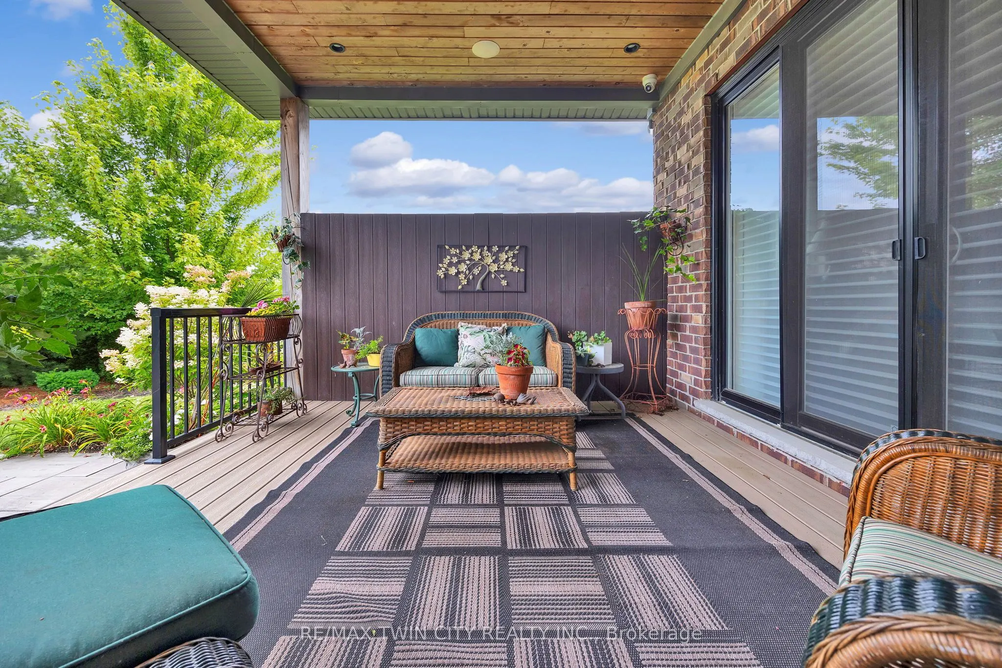 585 Regal Place