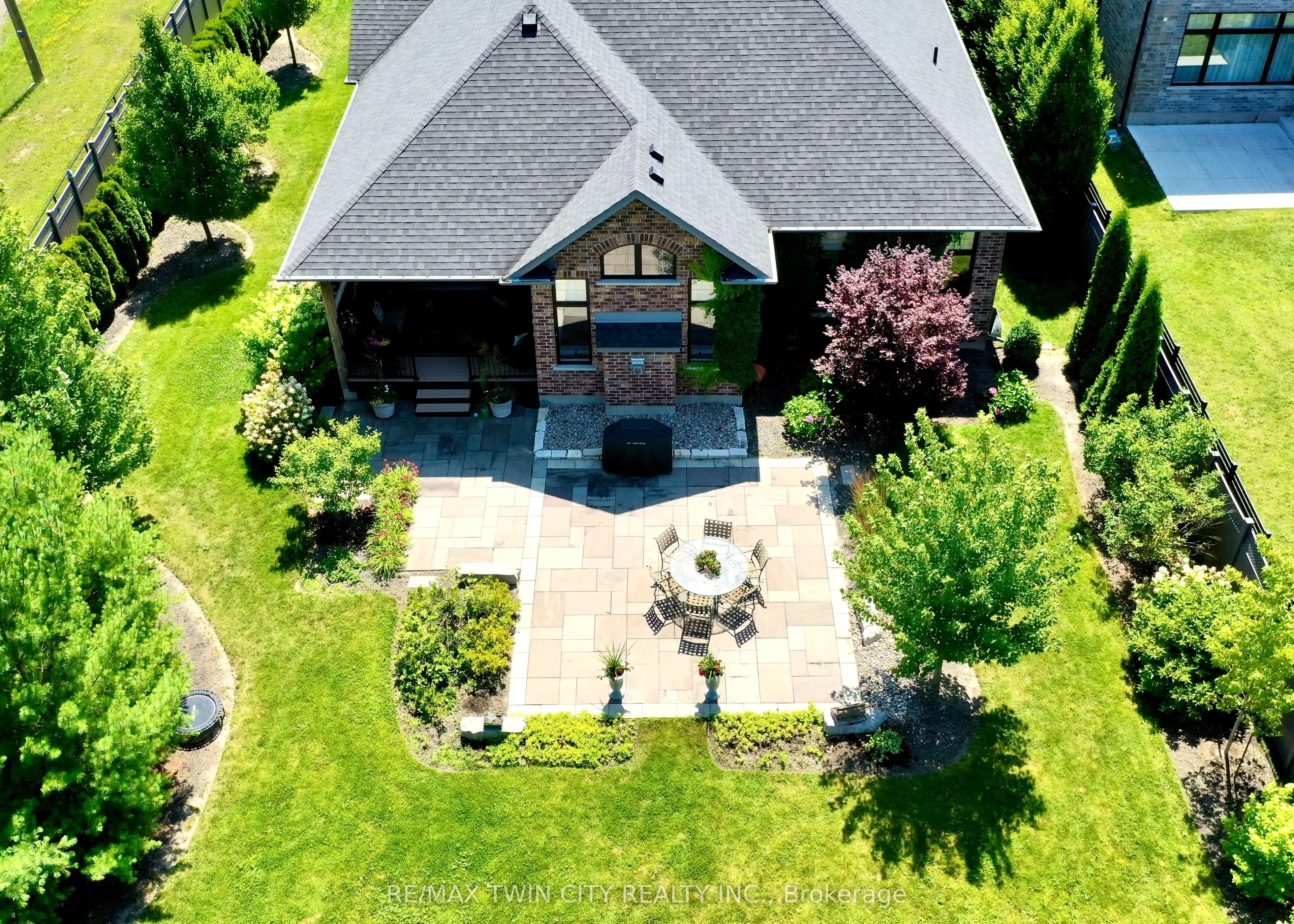 585 Regal Place