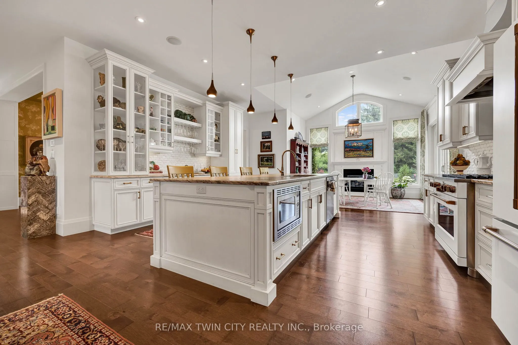 585 Regal Place