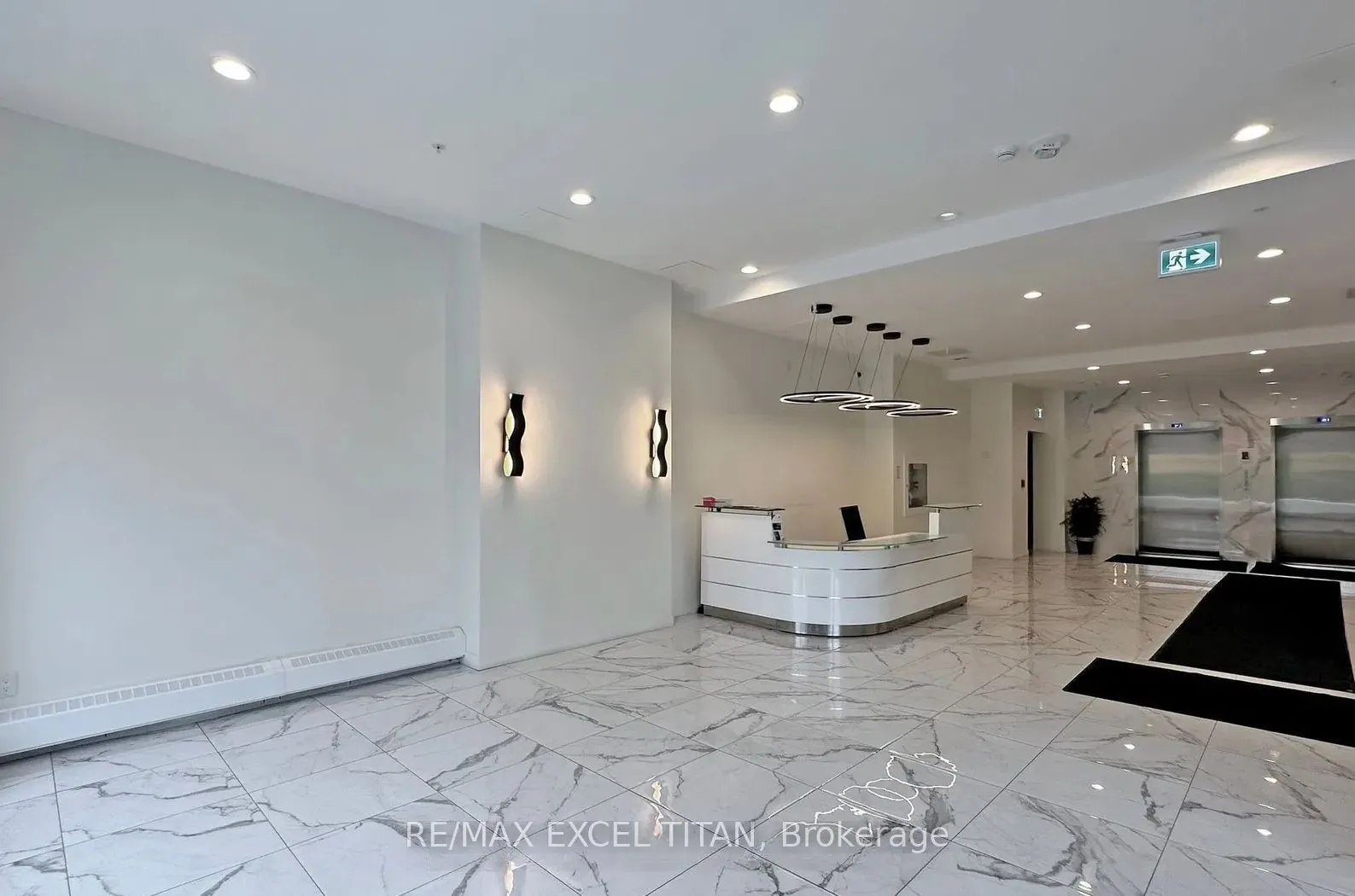 128 King Street N, #907