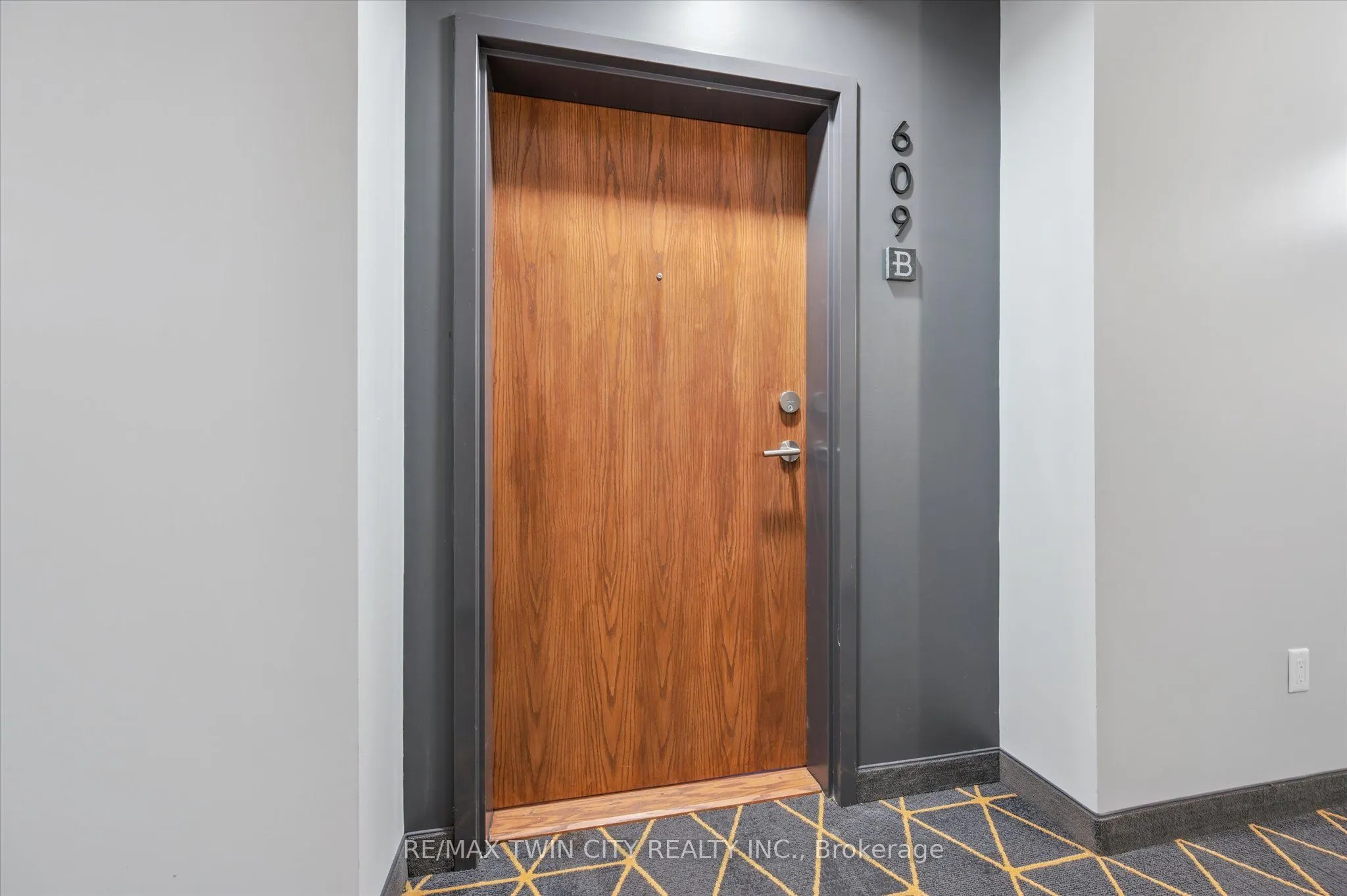 251 NORTHFIELD Drive E, #609