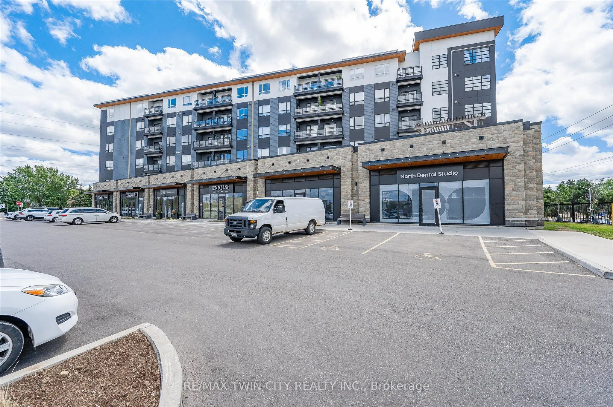 251 NORTHFIELD Drive E, #609