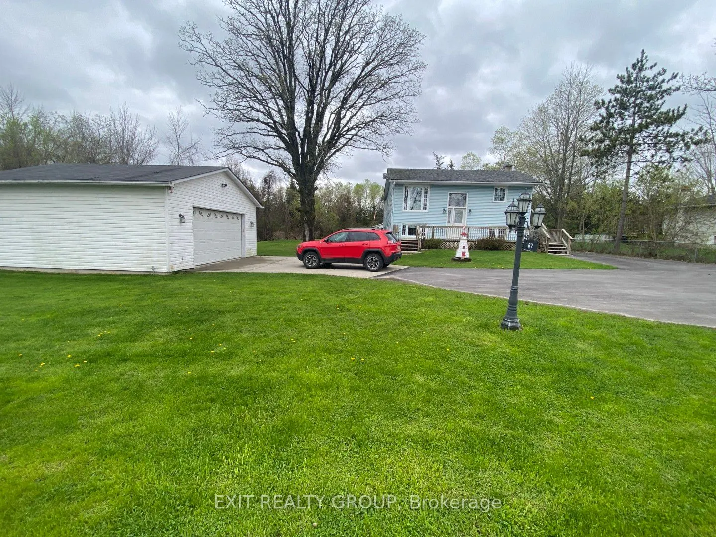 87 Bernard Long Road