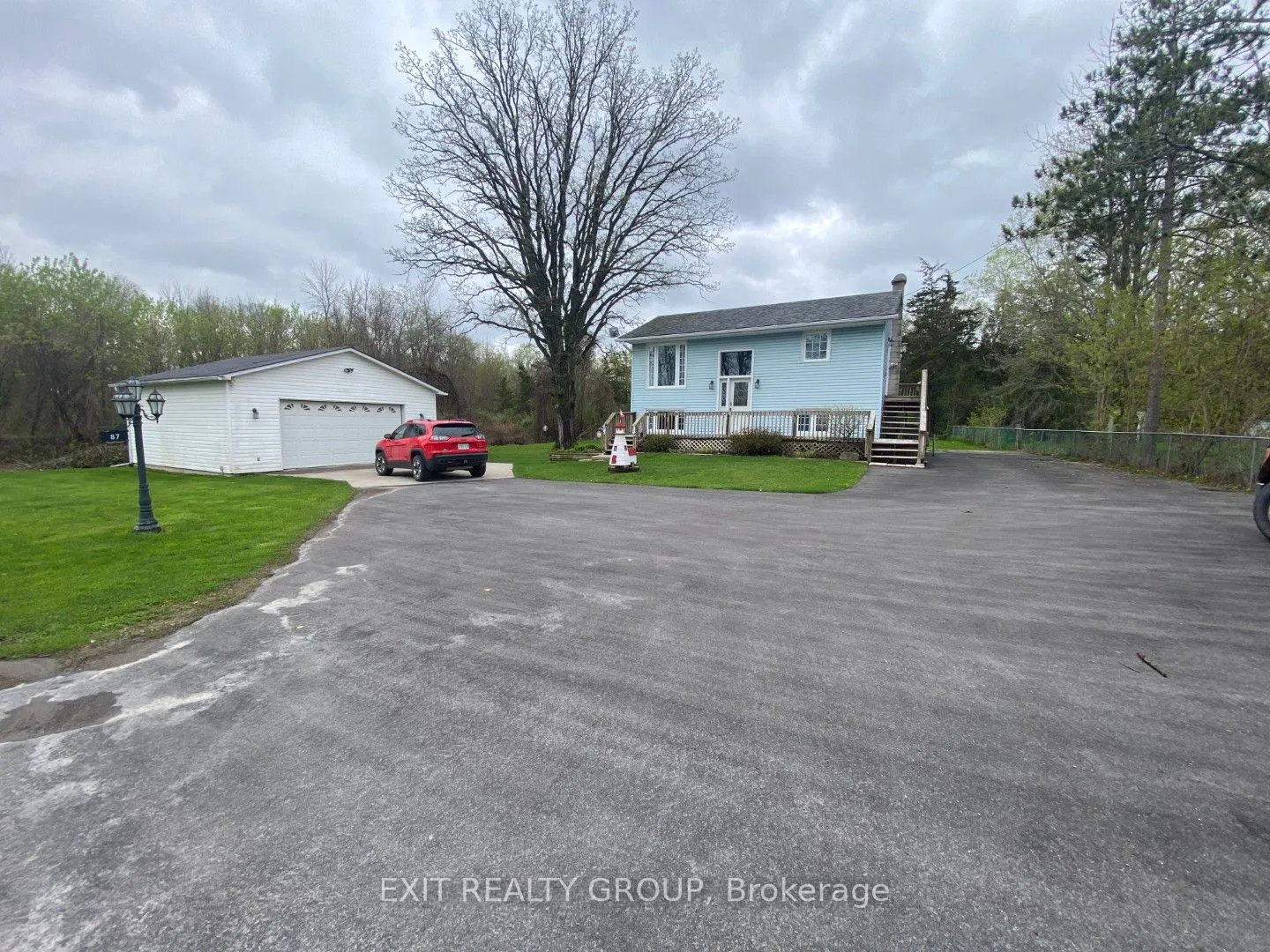 87 Bernard Long Road