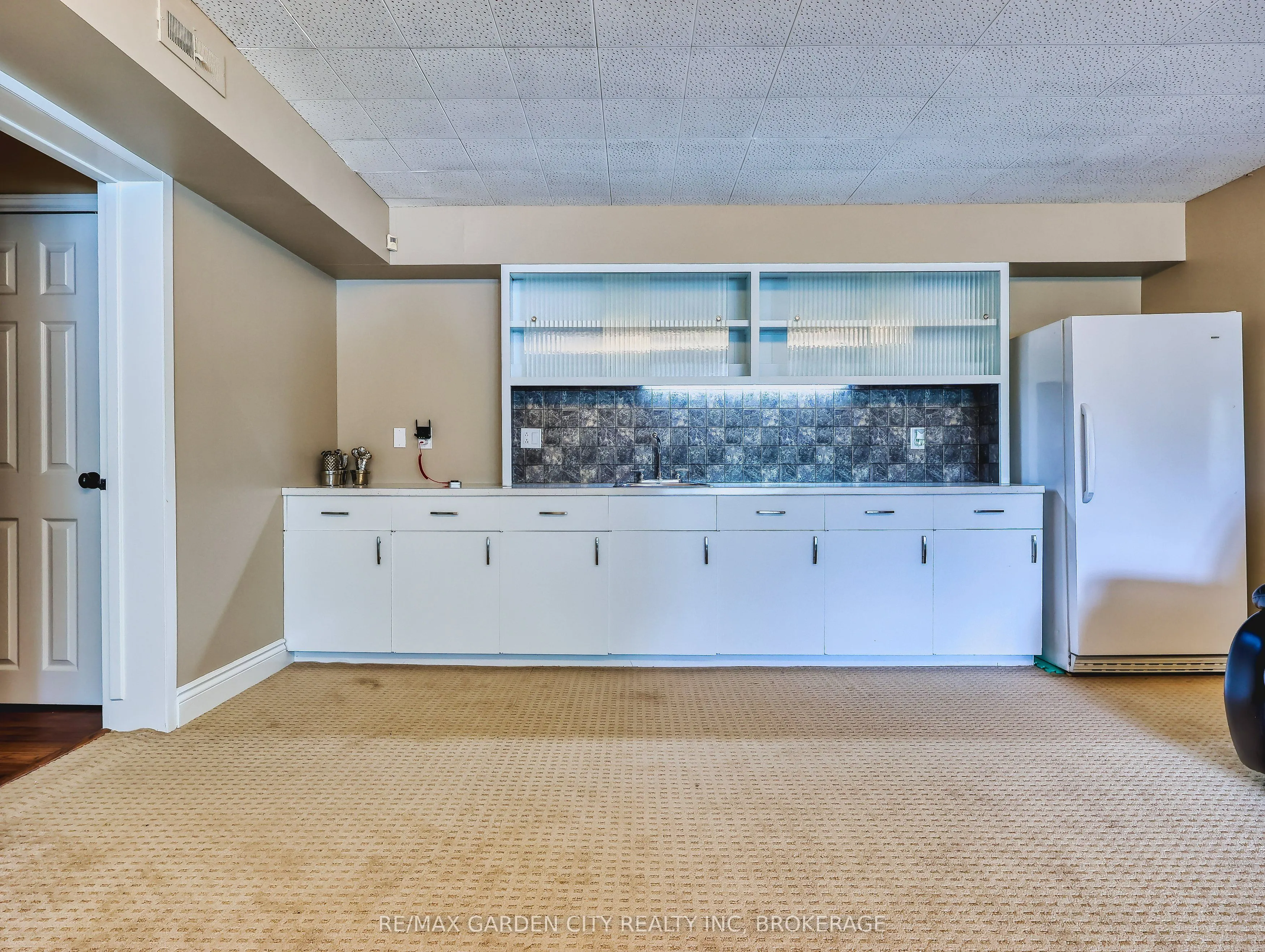28 MARSDALE Drive