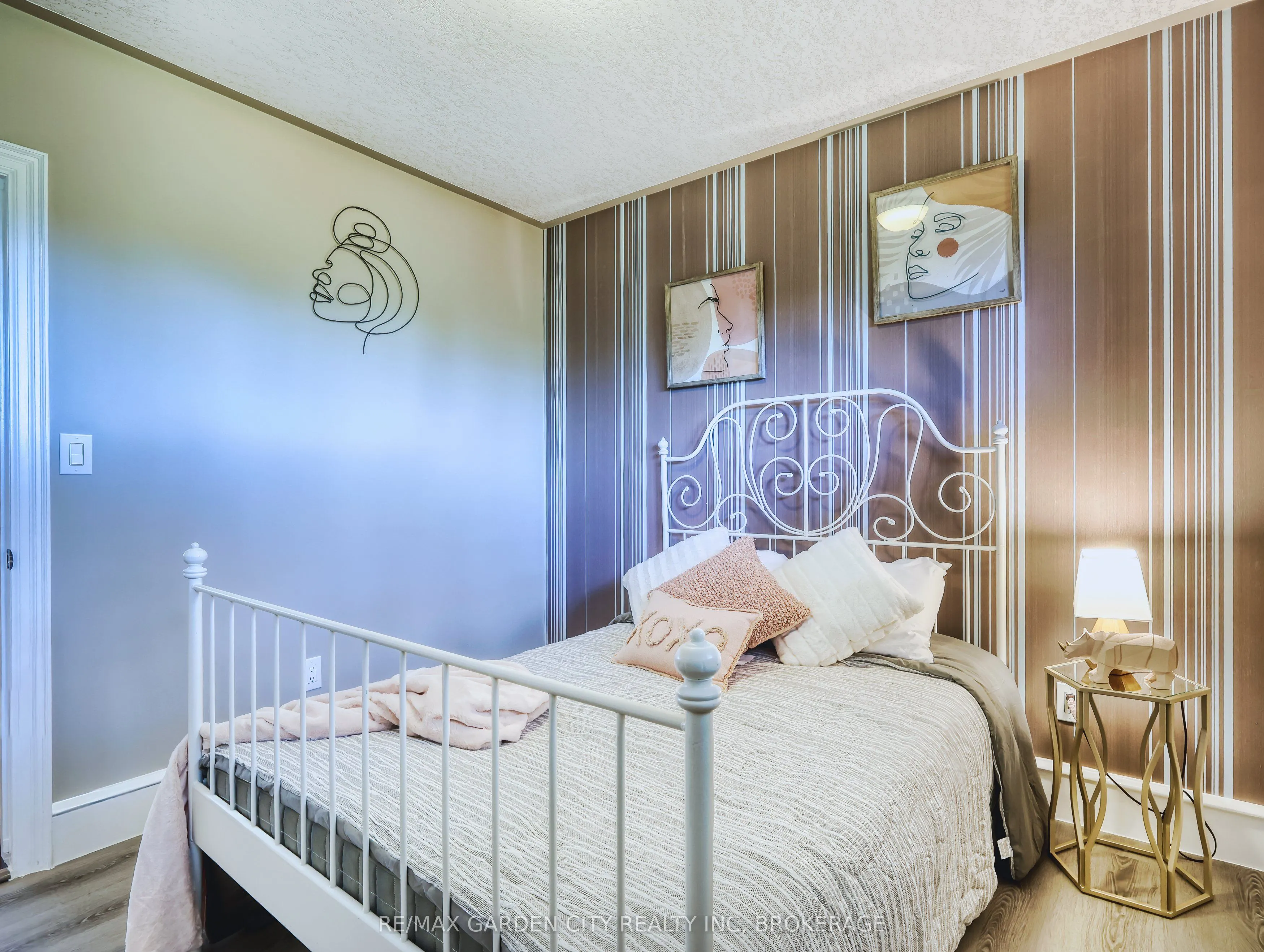 28 MARSDALE Drive