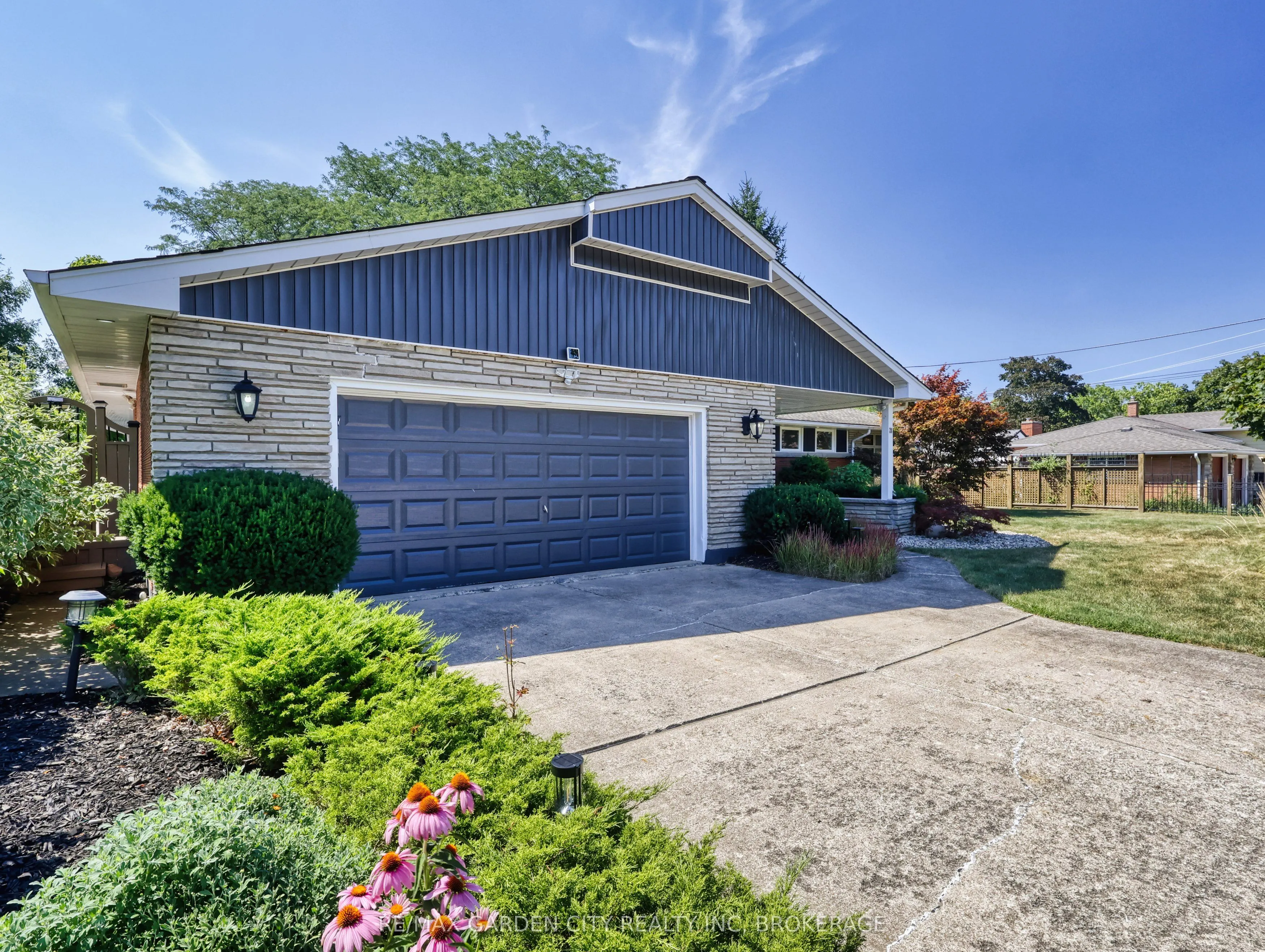 28 MARSDALE Drive