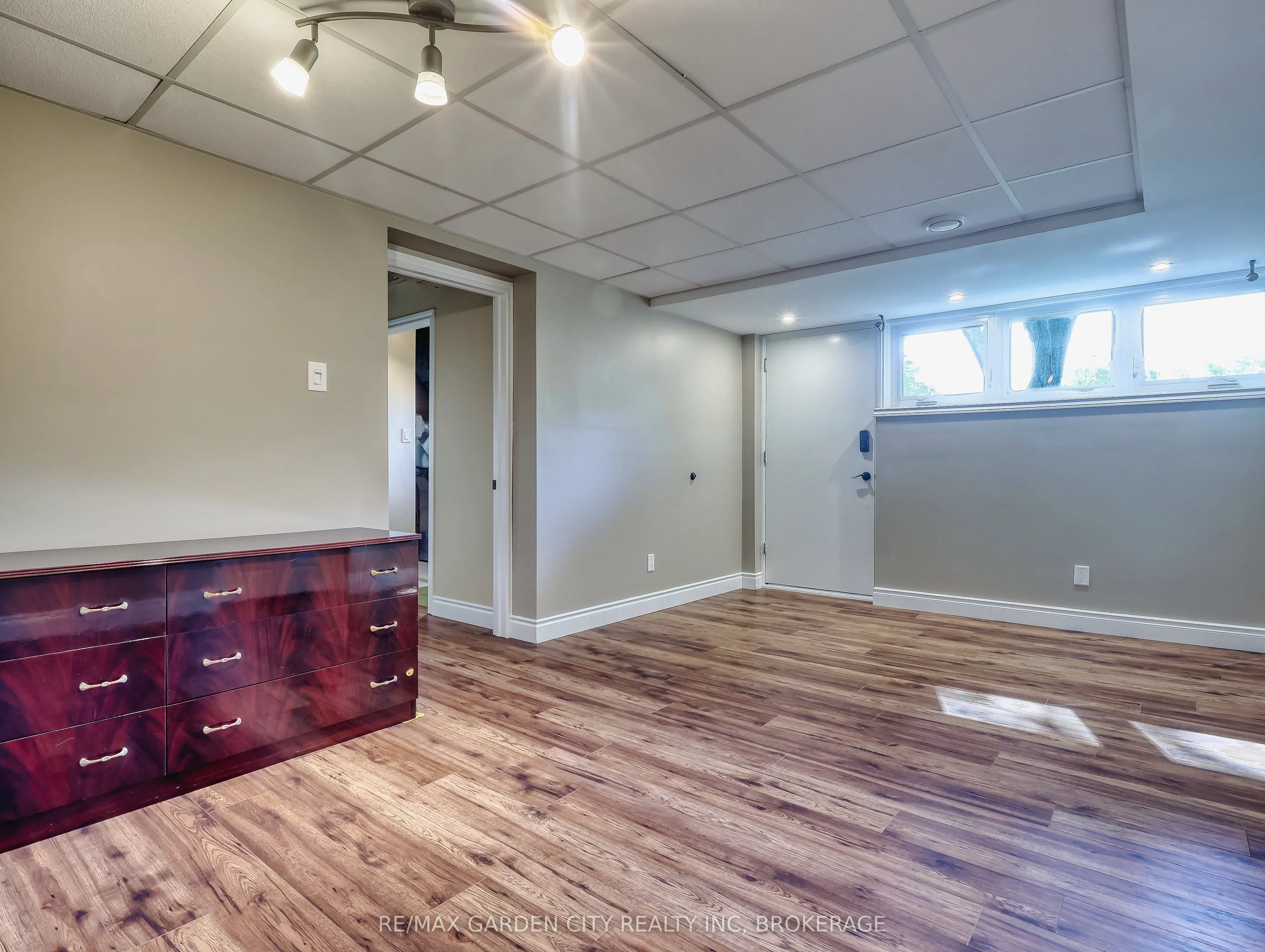 28 MARSDALE Drive