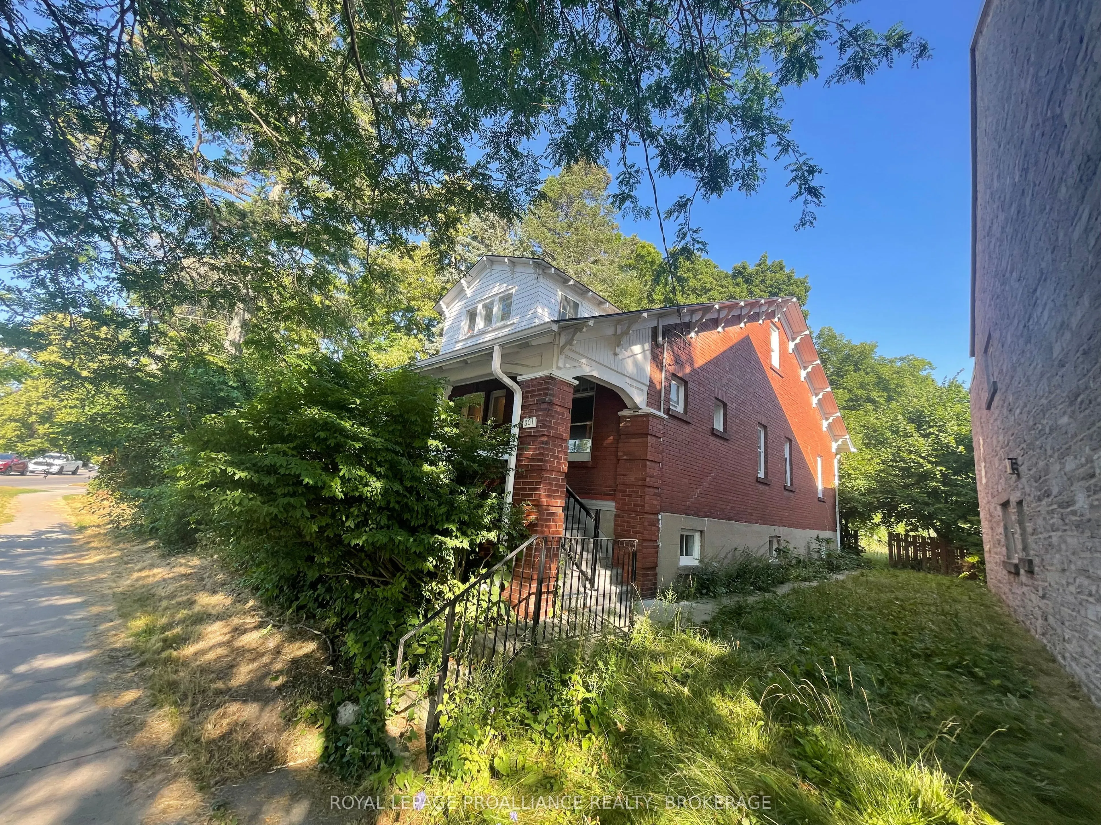 301 King Street W