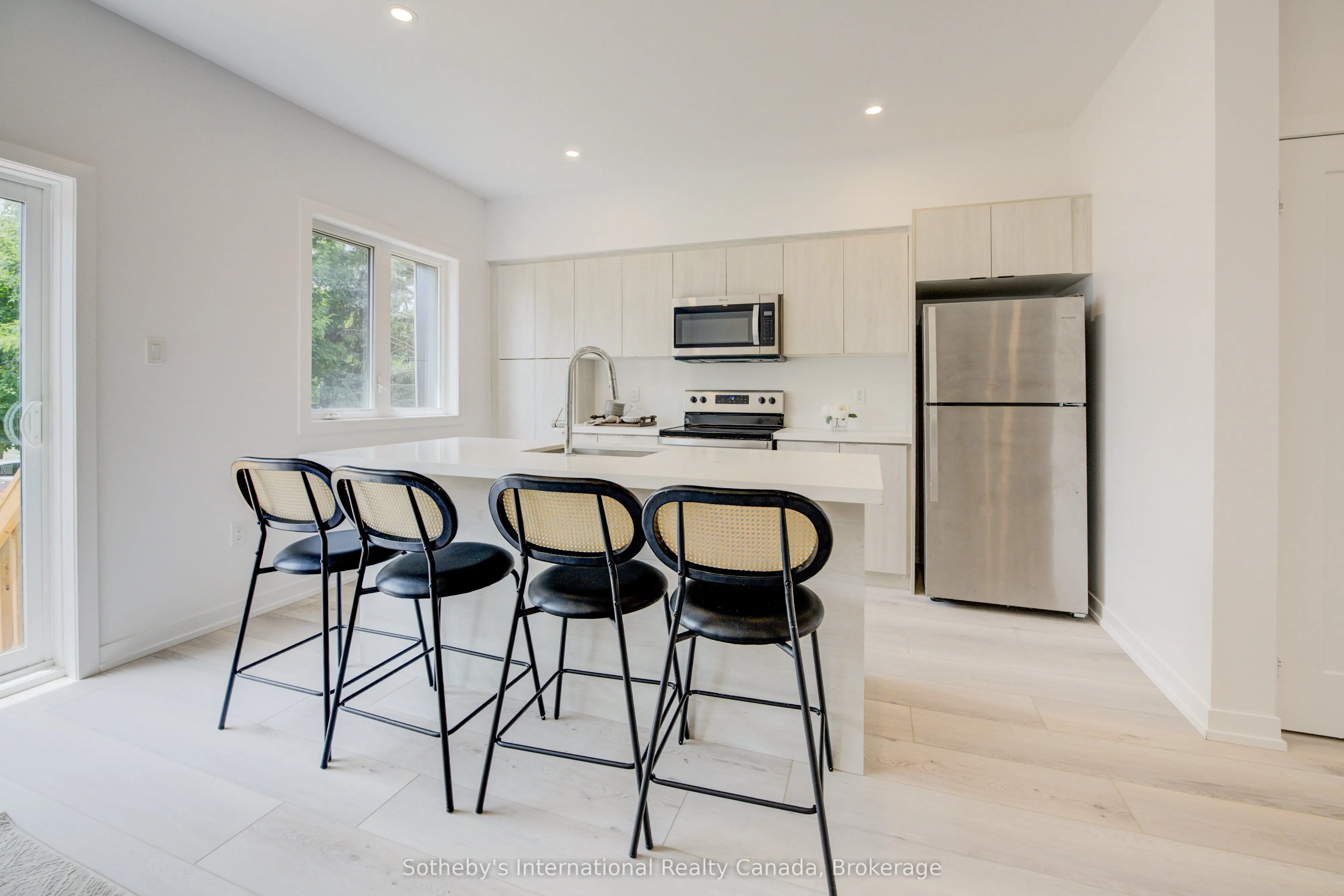 416 Dundas Street, #9