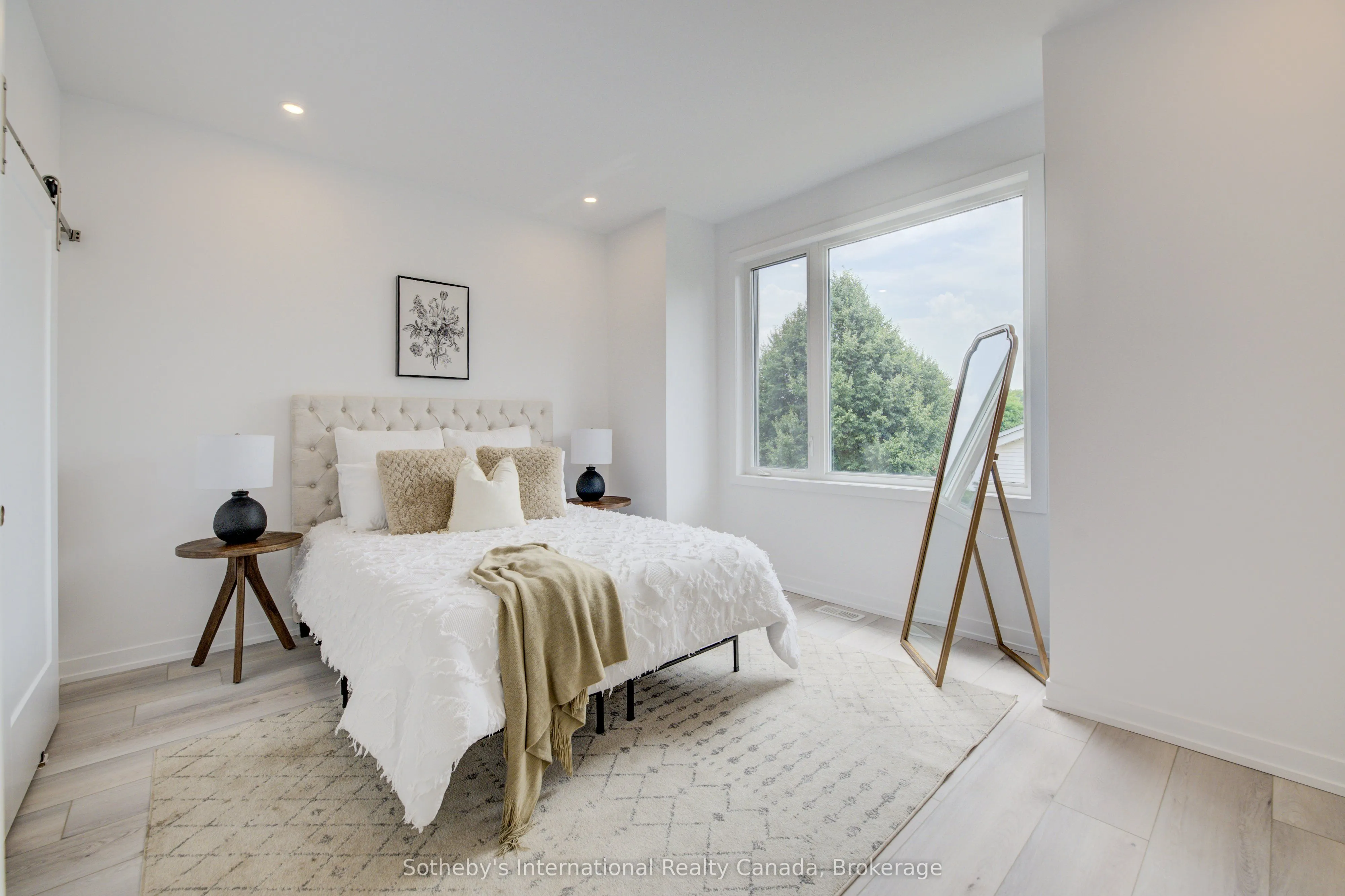 416 Dundas Street, #9