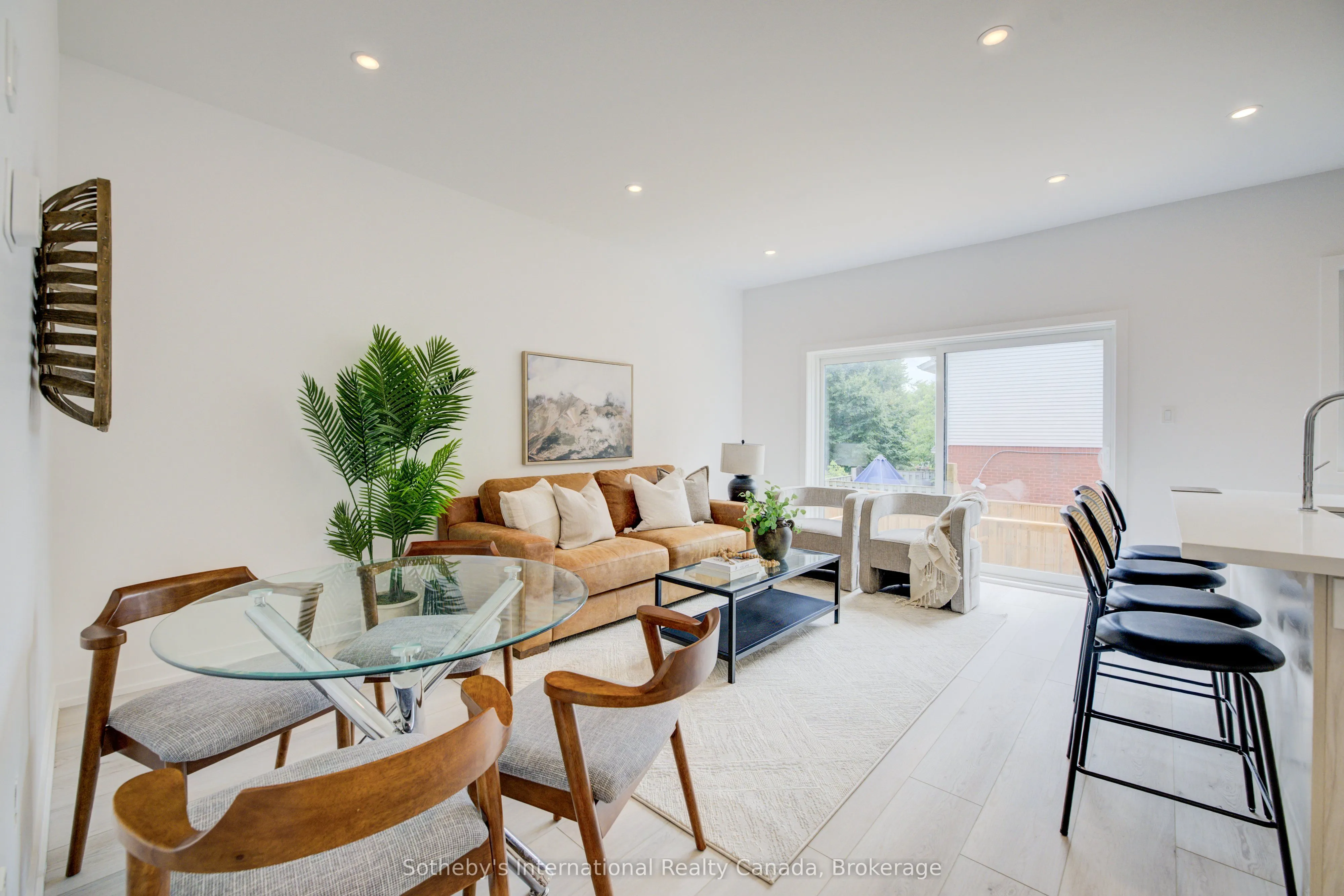 416 Dundas Street, #9