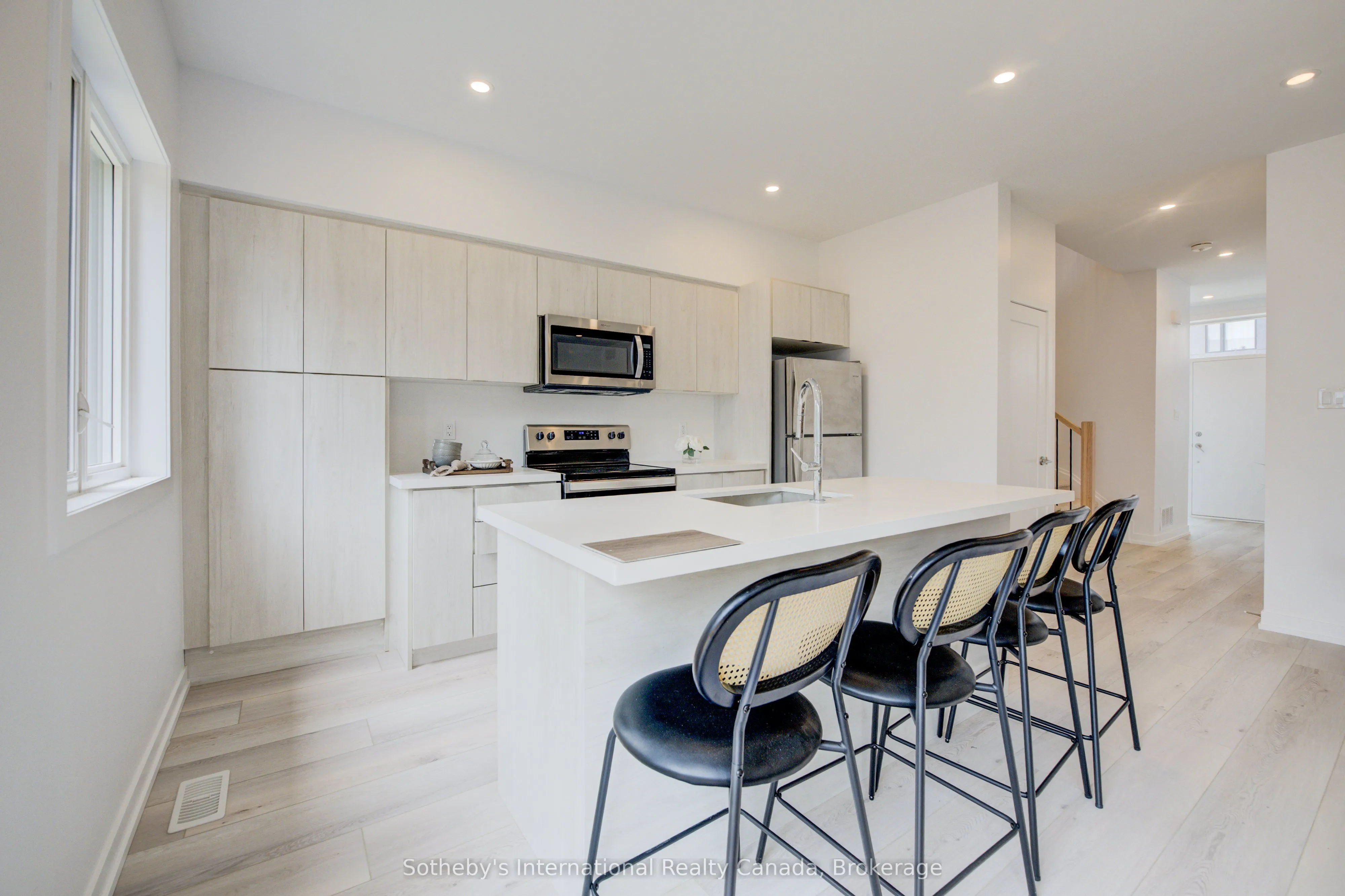 416 Dundas Street, #9