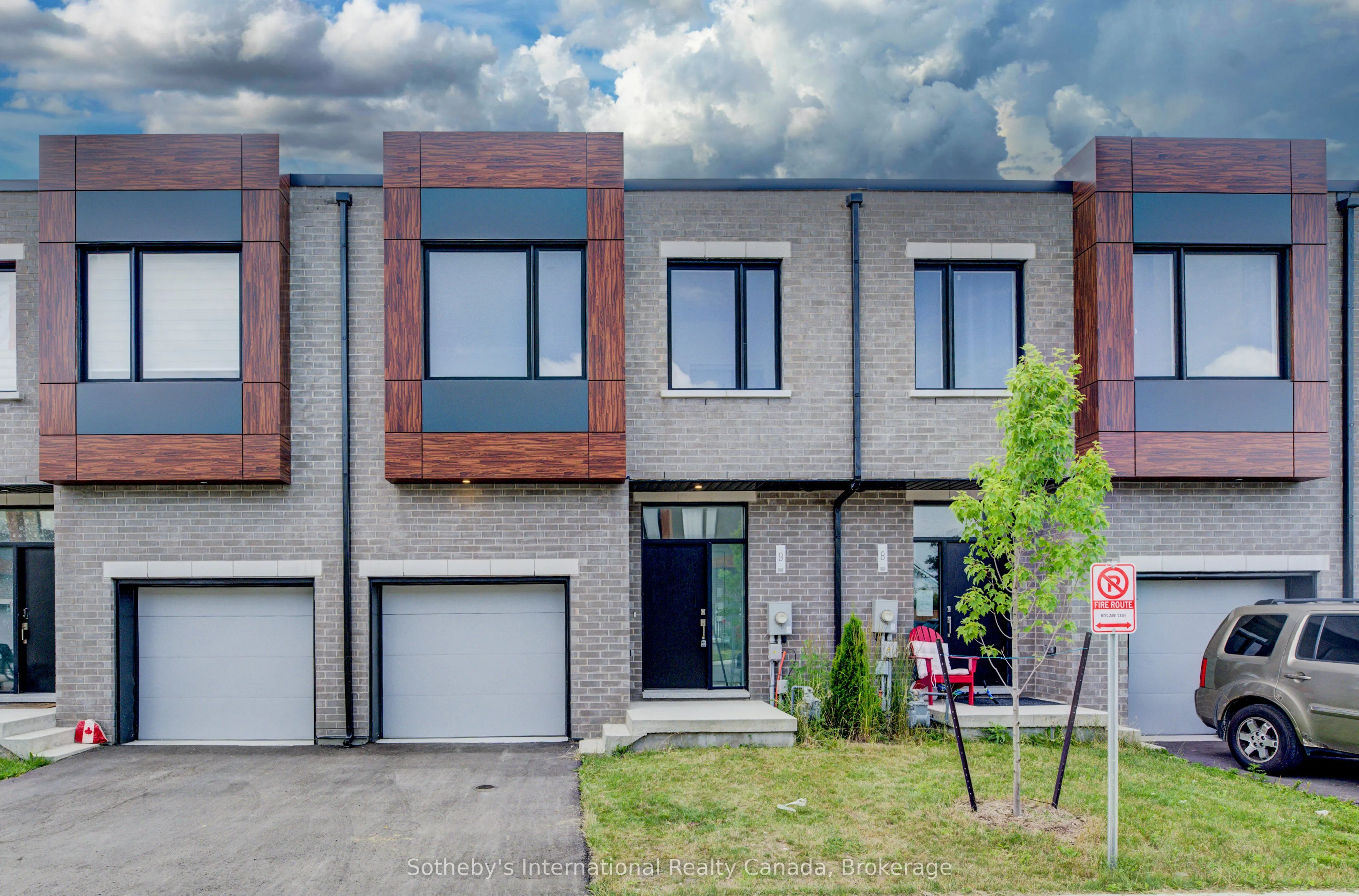 416 Dundas Street, #9