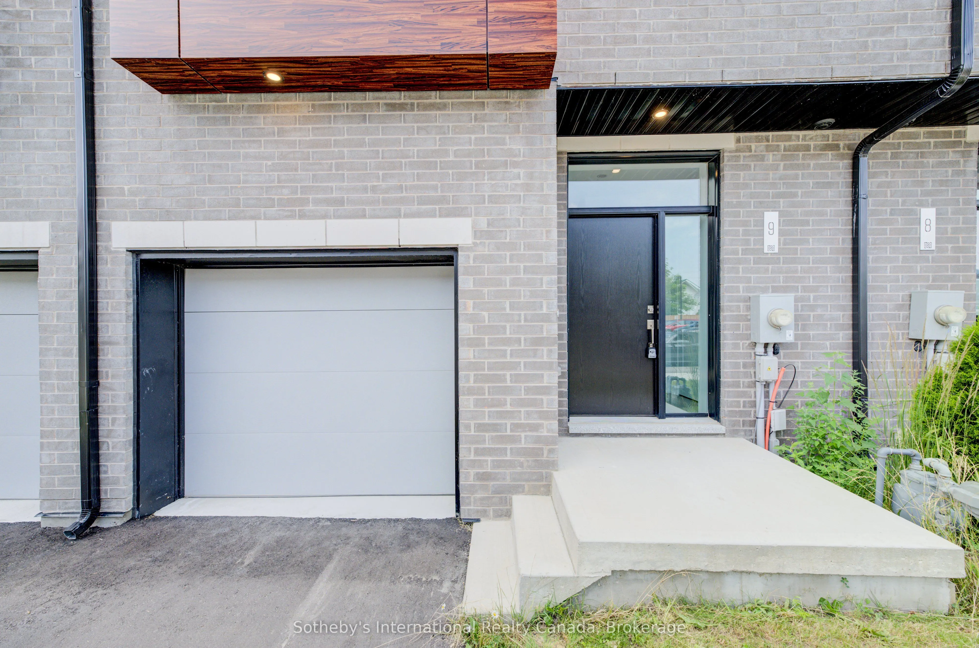 416 Dundas Street, #9
