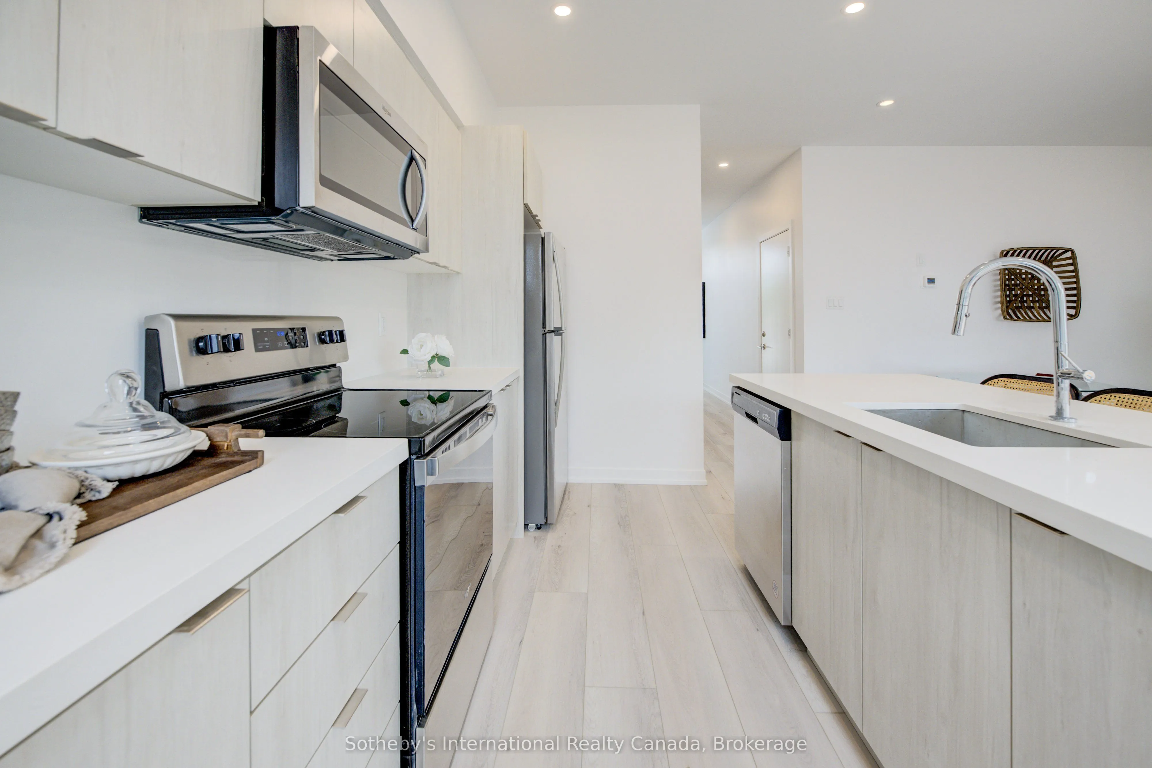 416 Dundas Street, #9