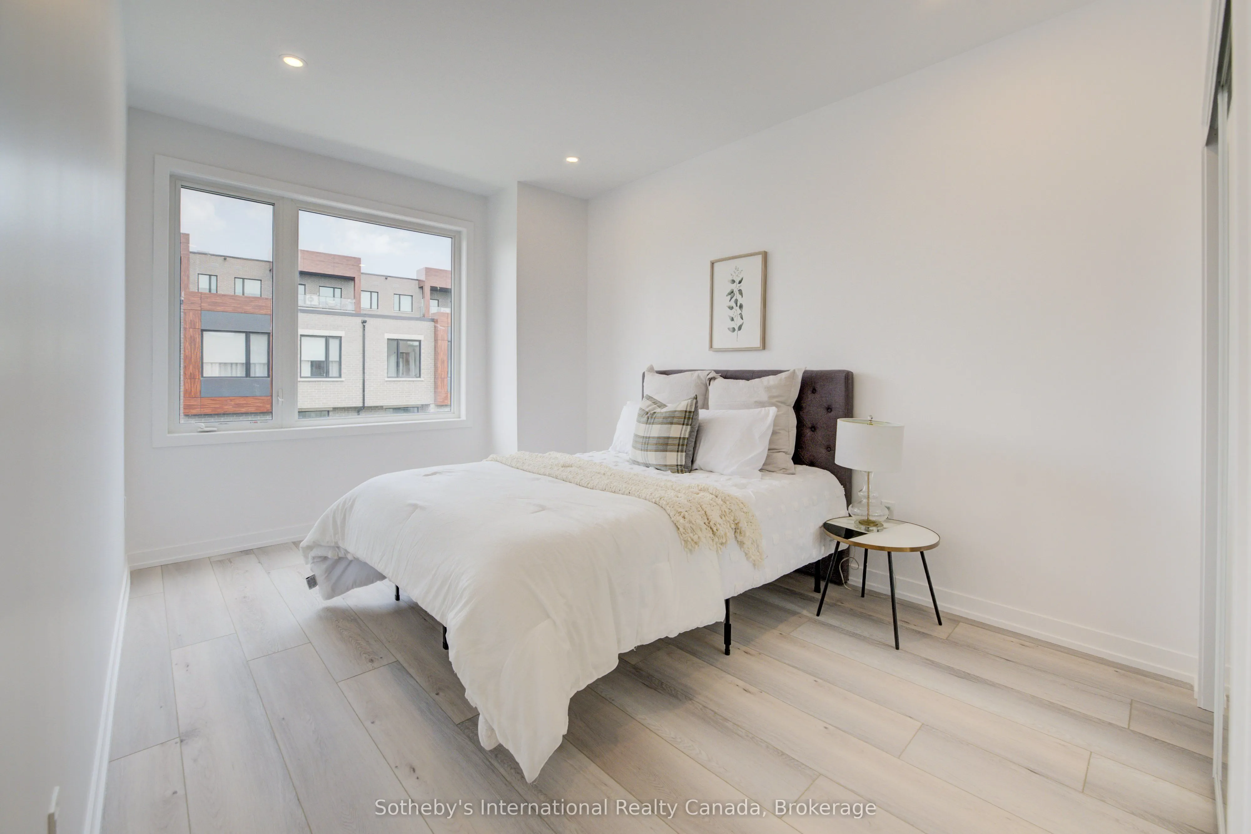 416 Dundas Street, #9