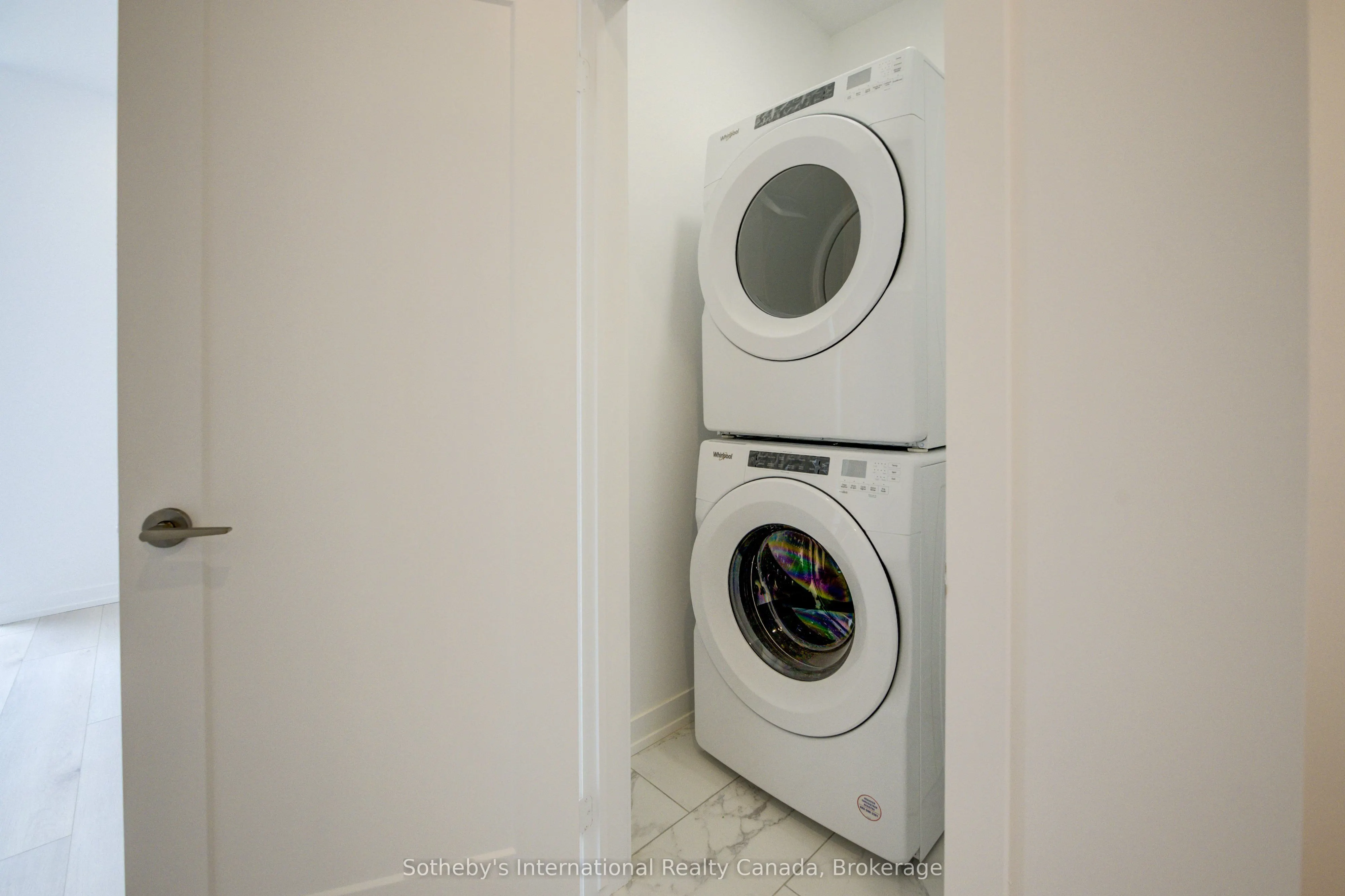 416 Dundas Street, #9