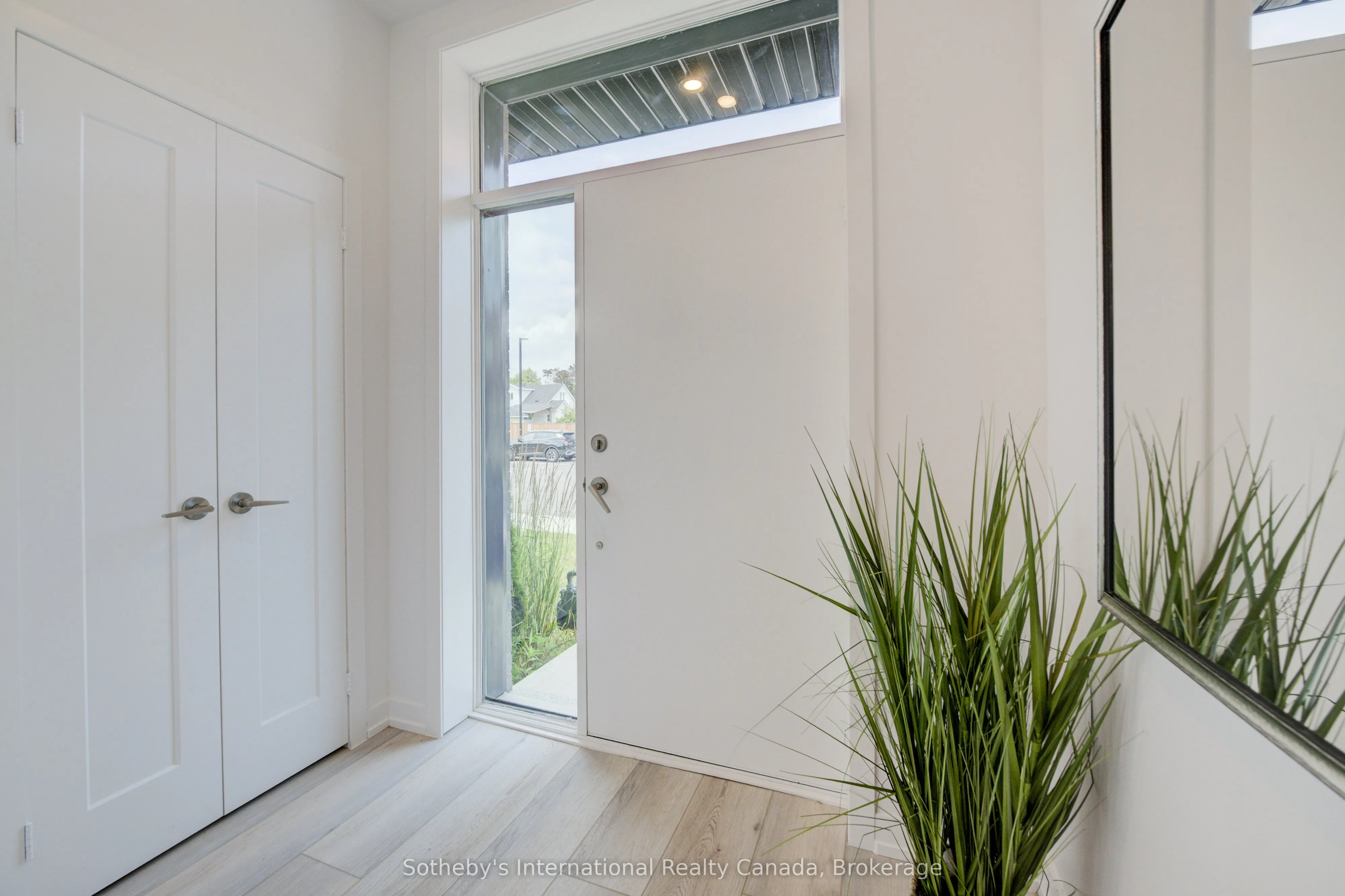 416 Dundas Street, #9