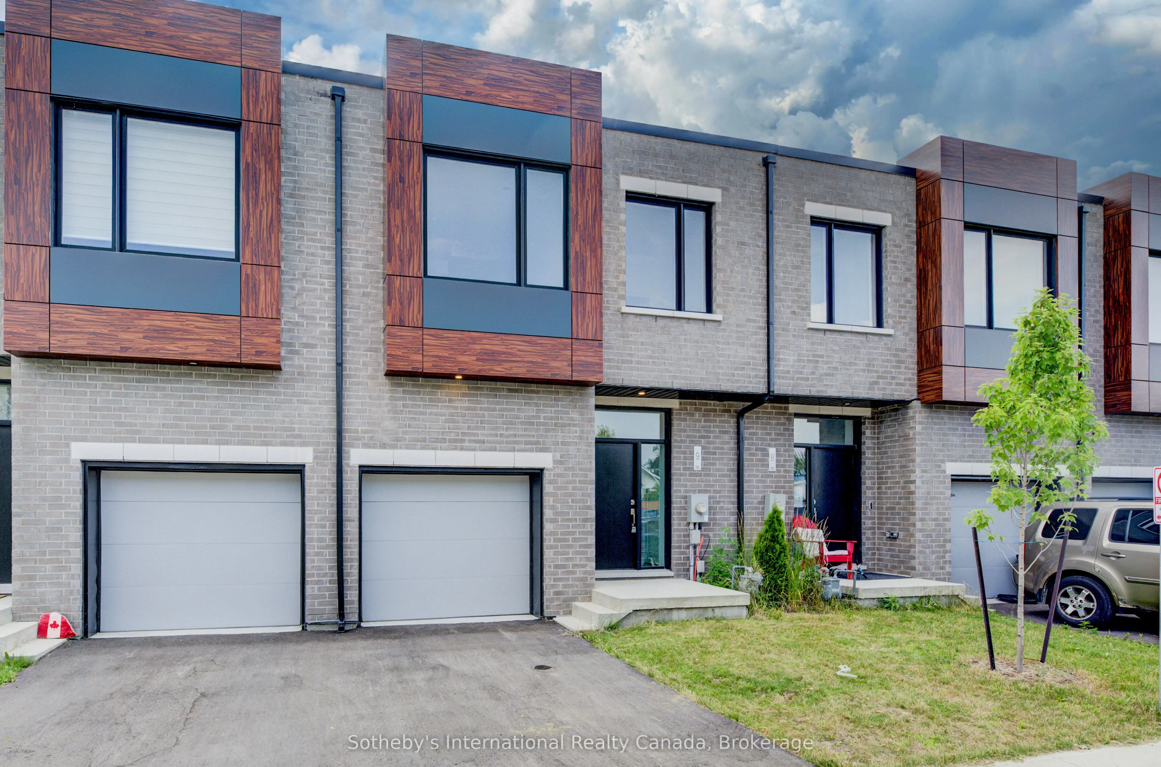 416 Dundas Street, #9