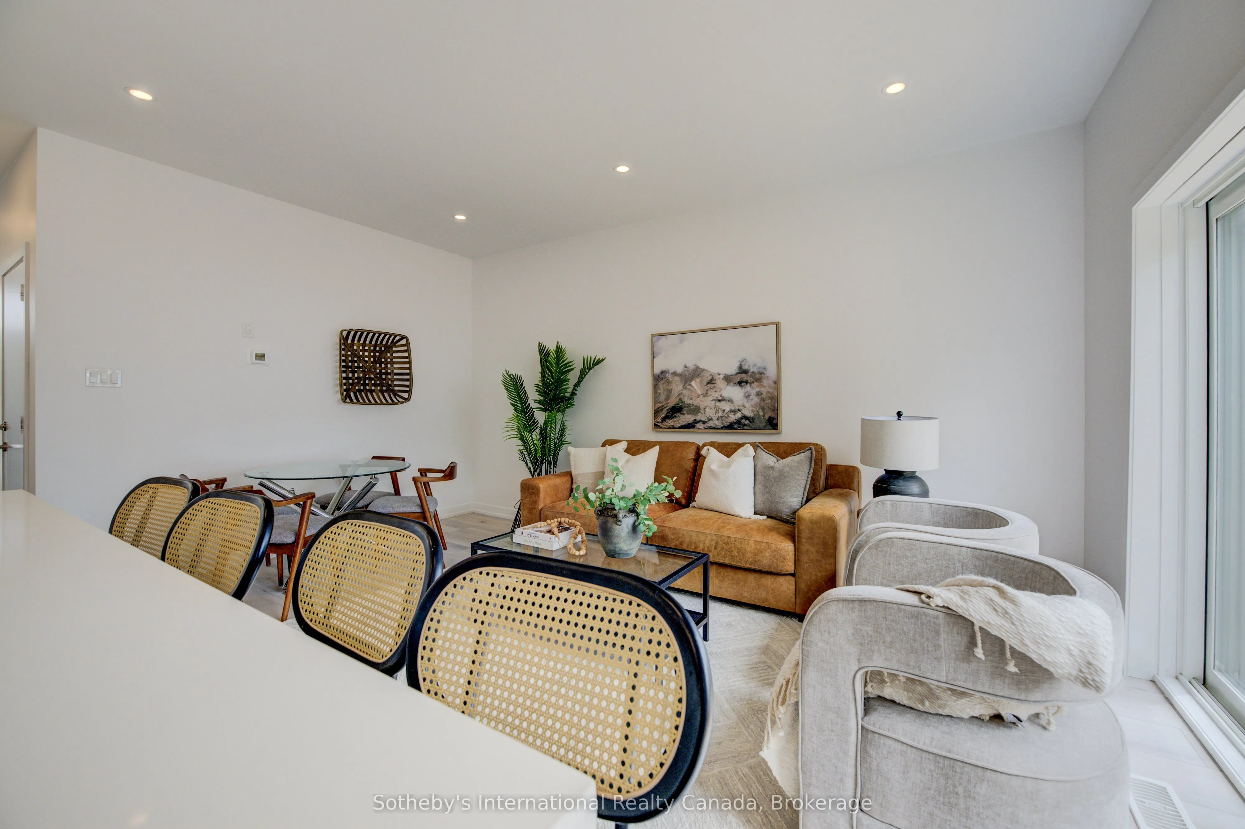 416 Dundas Street, #9