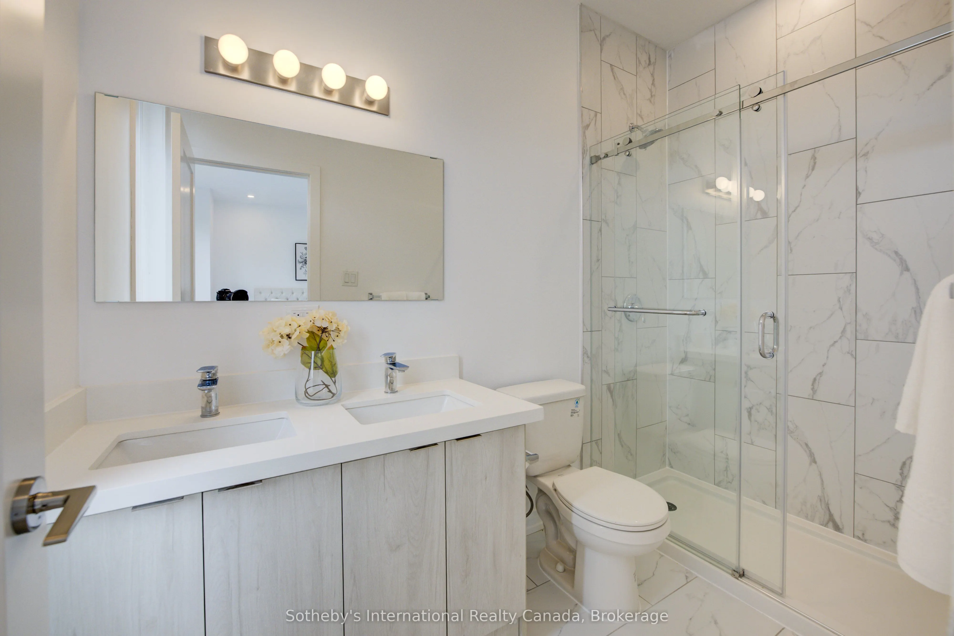 416 Dundas Street, #9