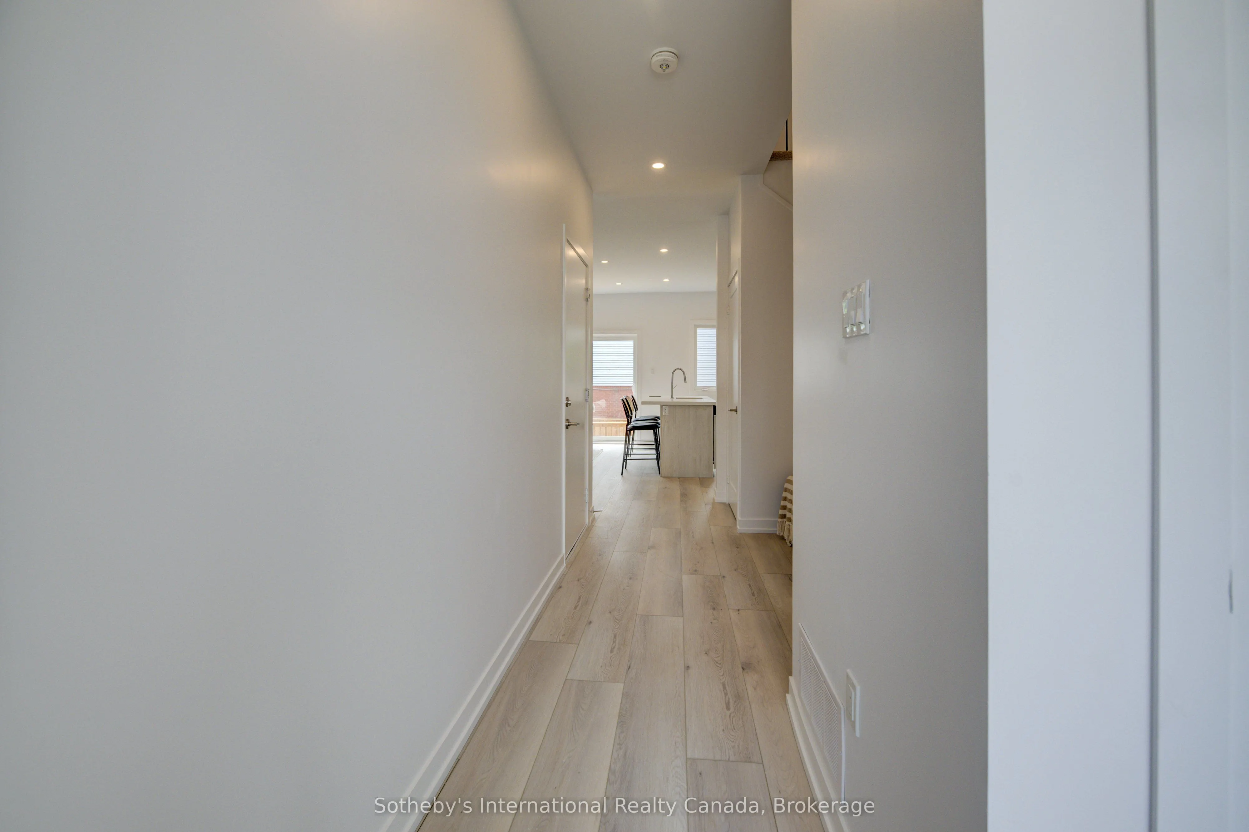 416 Dundas Street, #9