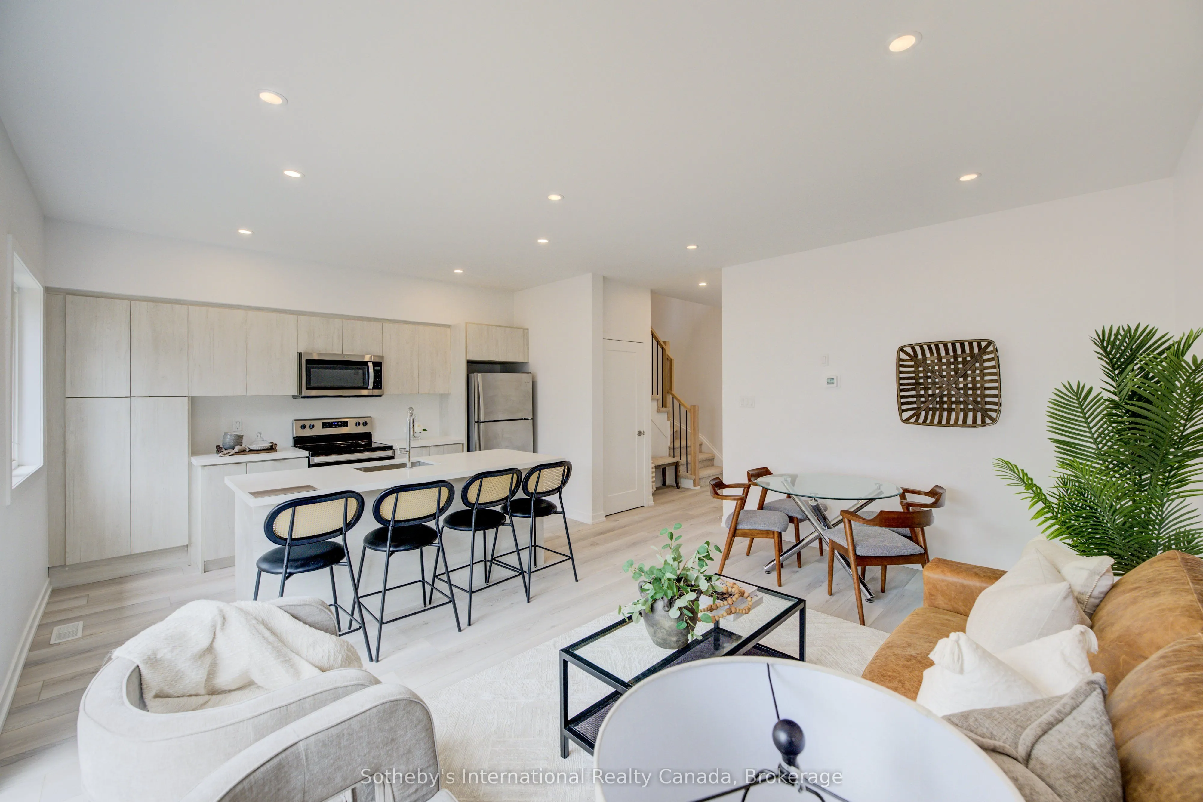 416 Dundas Street, #9