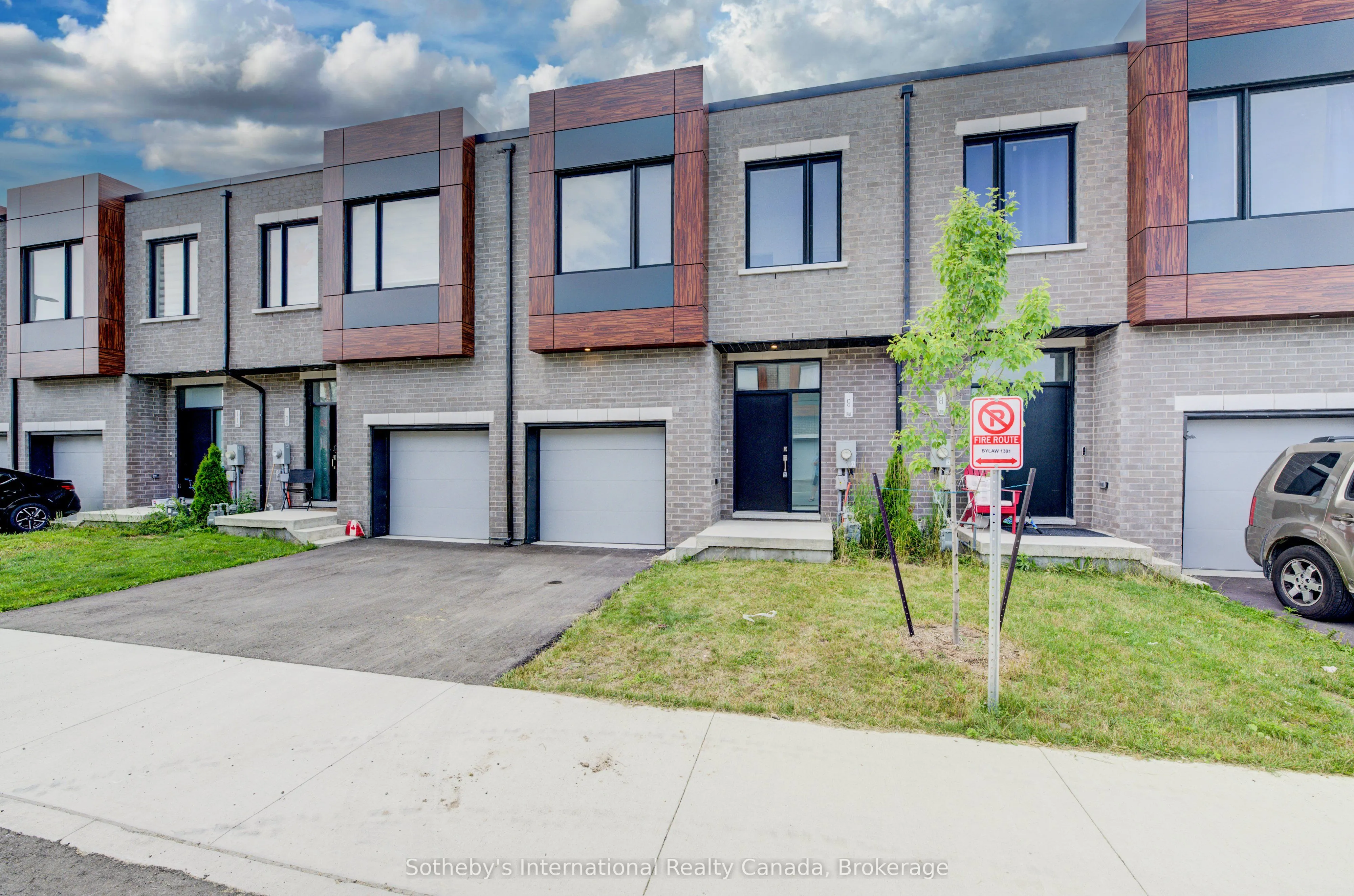 416 Dundas Street, #9