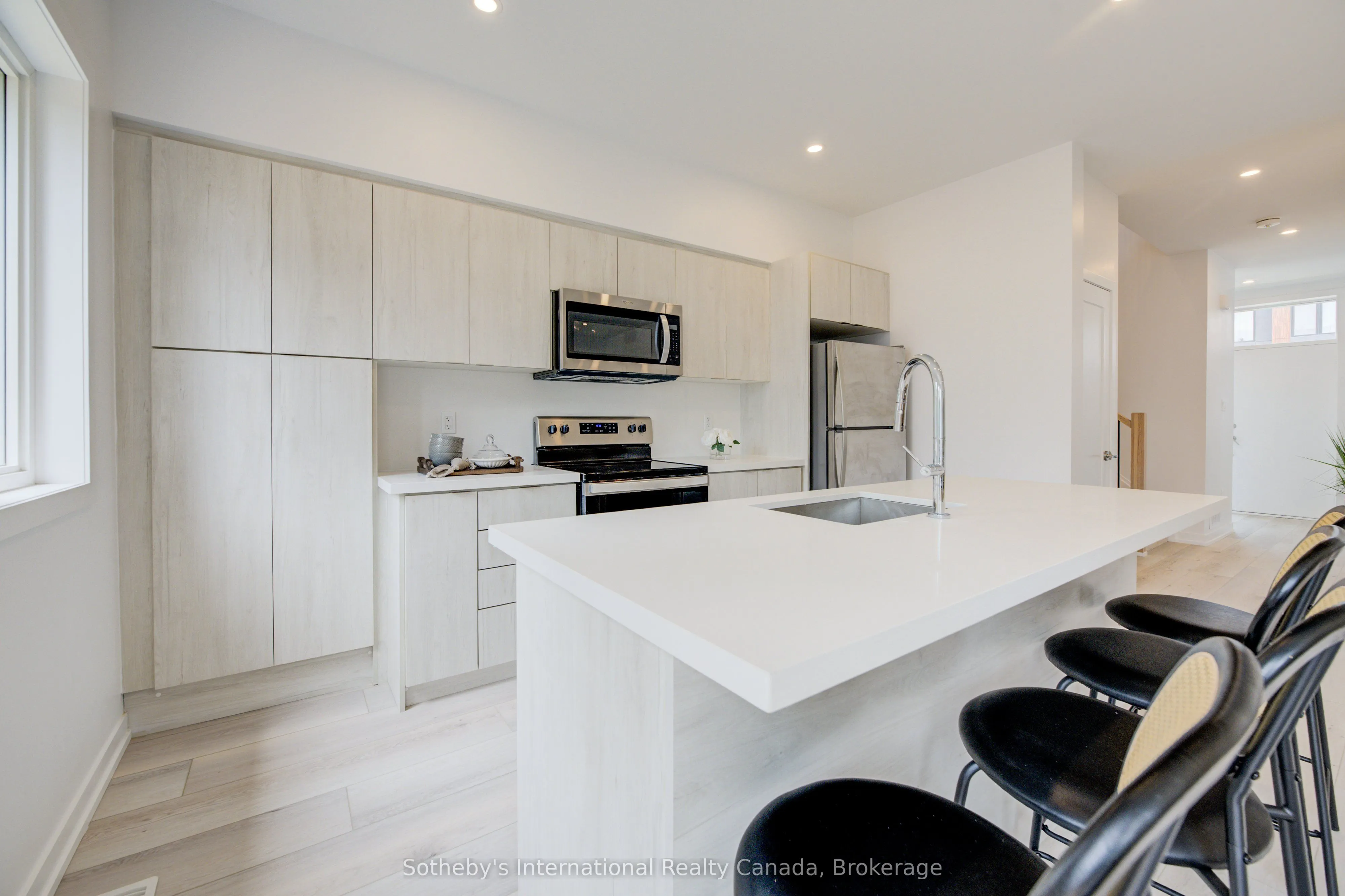 416 Dundas Street, #9
