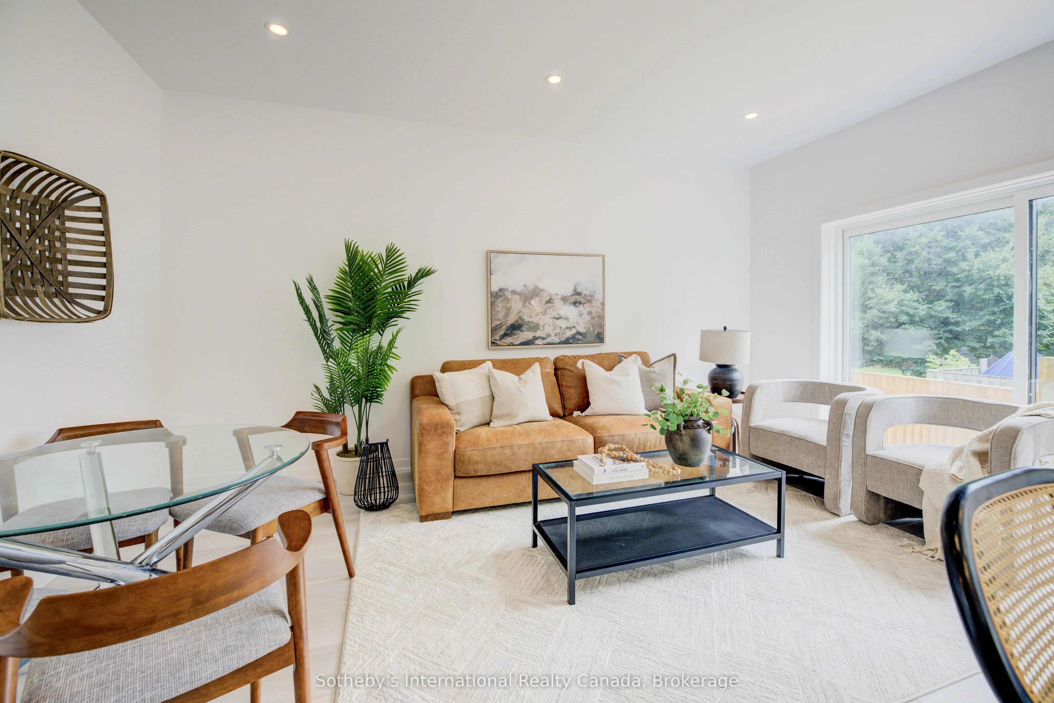 416 Dundas Street, #9