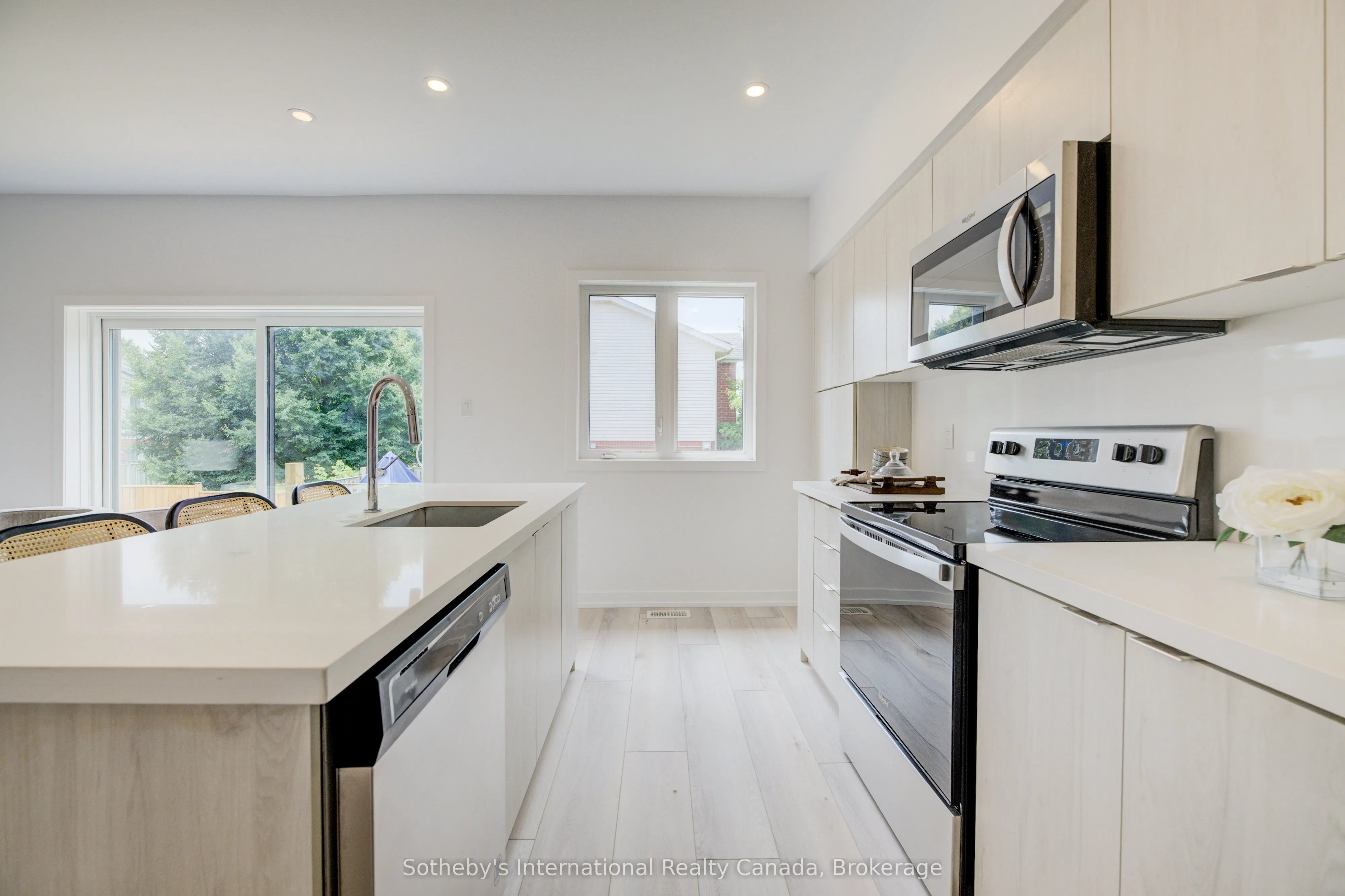 416 Dundas Street, #9